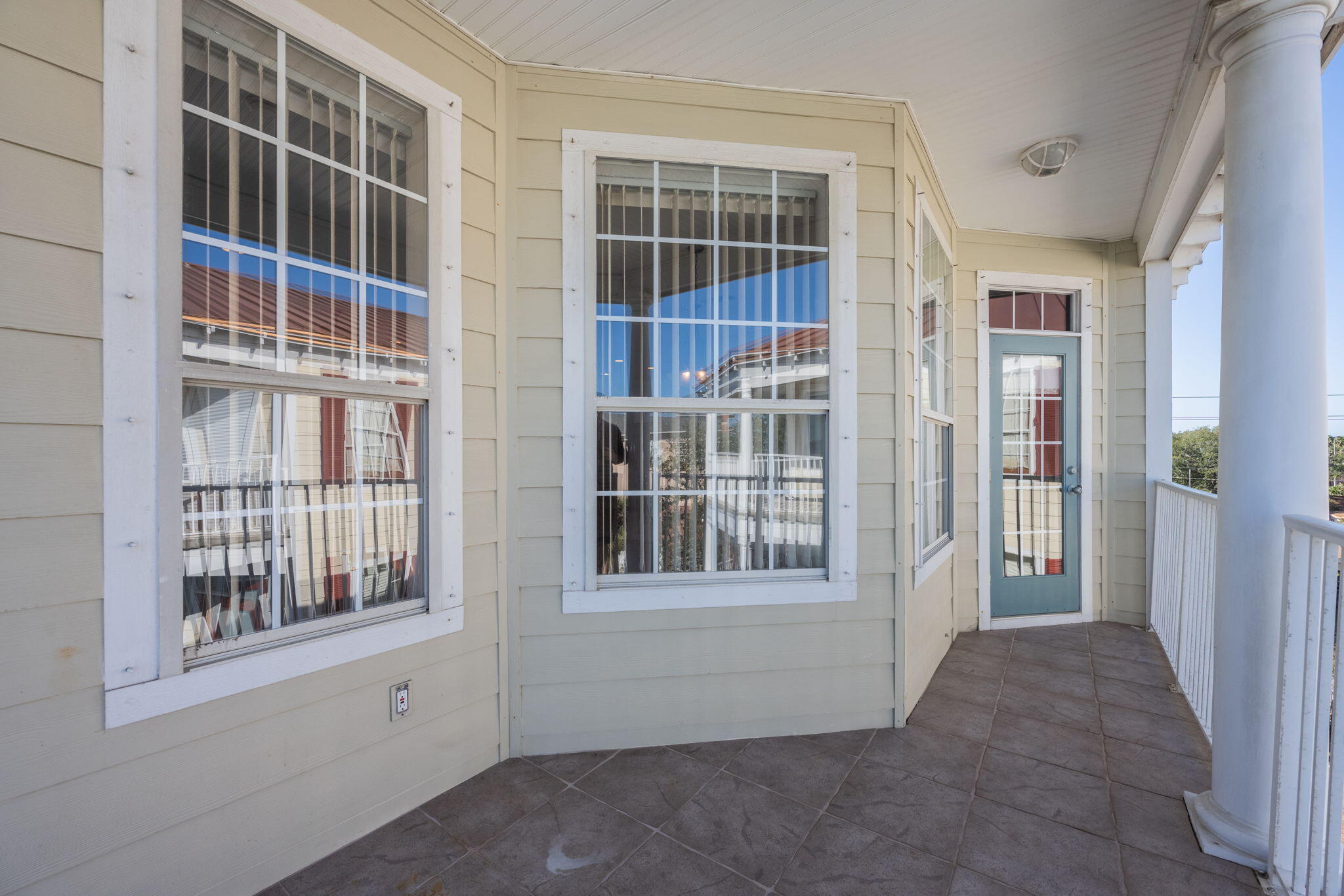 227 SE Alconese Avenue, UNIT E