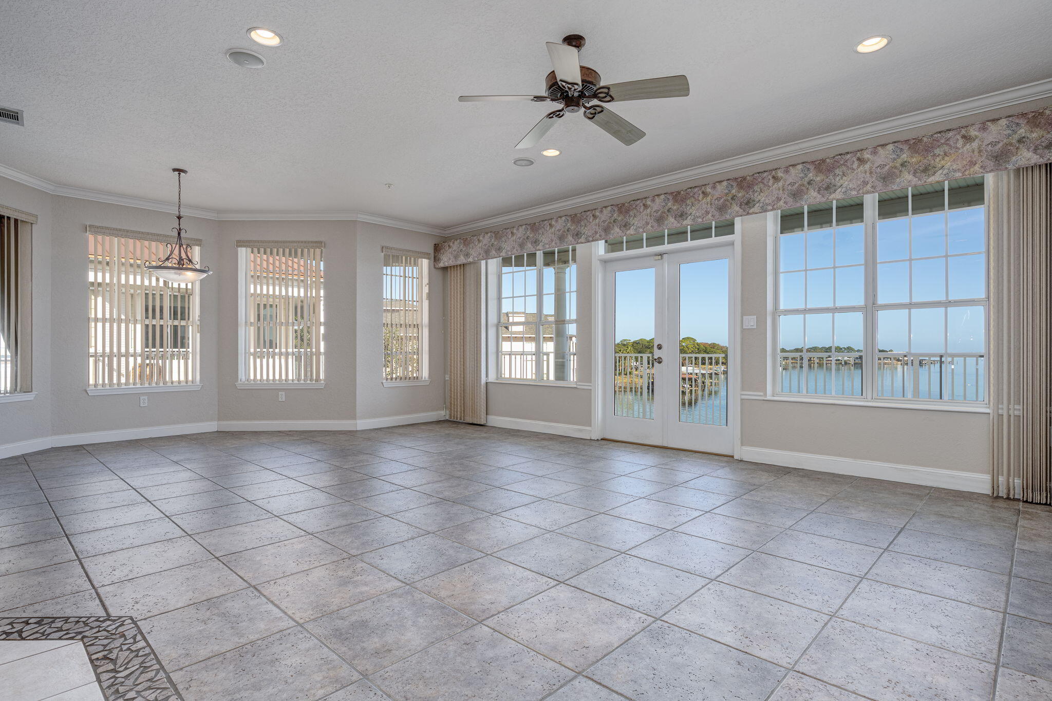 227 SE Alconese Avenue, UNIT E