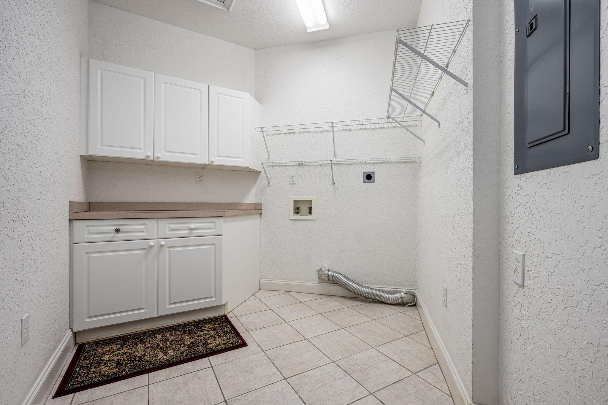 227 SE Alconese Avenue, UNIT E