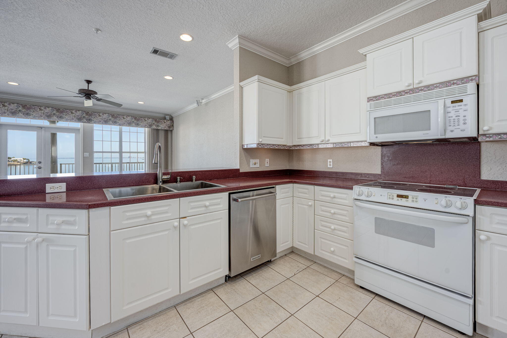 227 SE Alconese Avenue, UNIT E