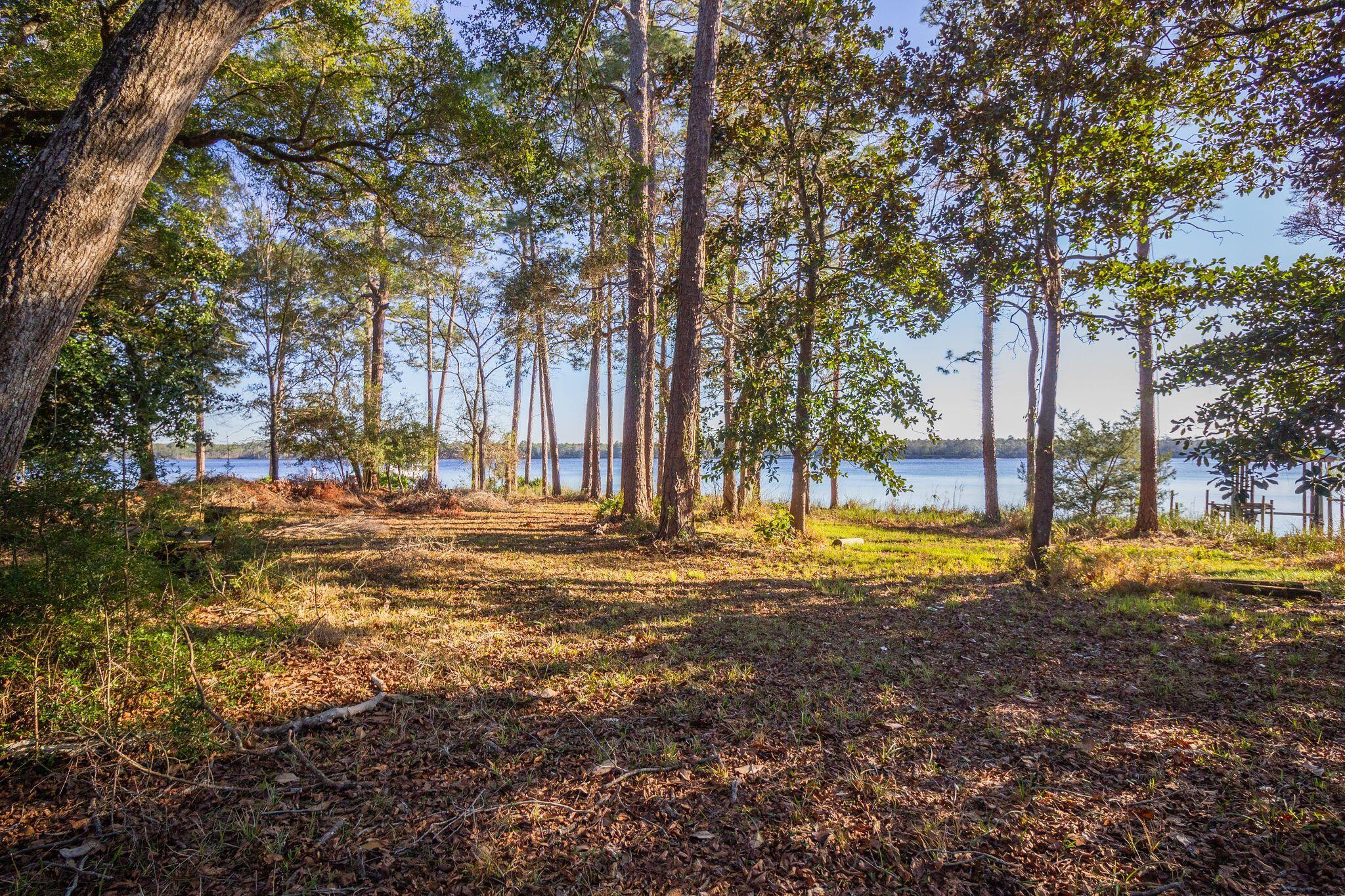 2806 Edgewater Drive