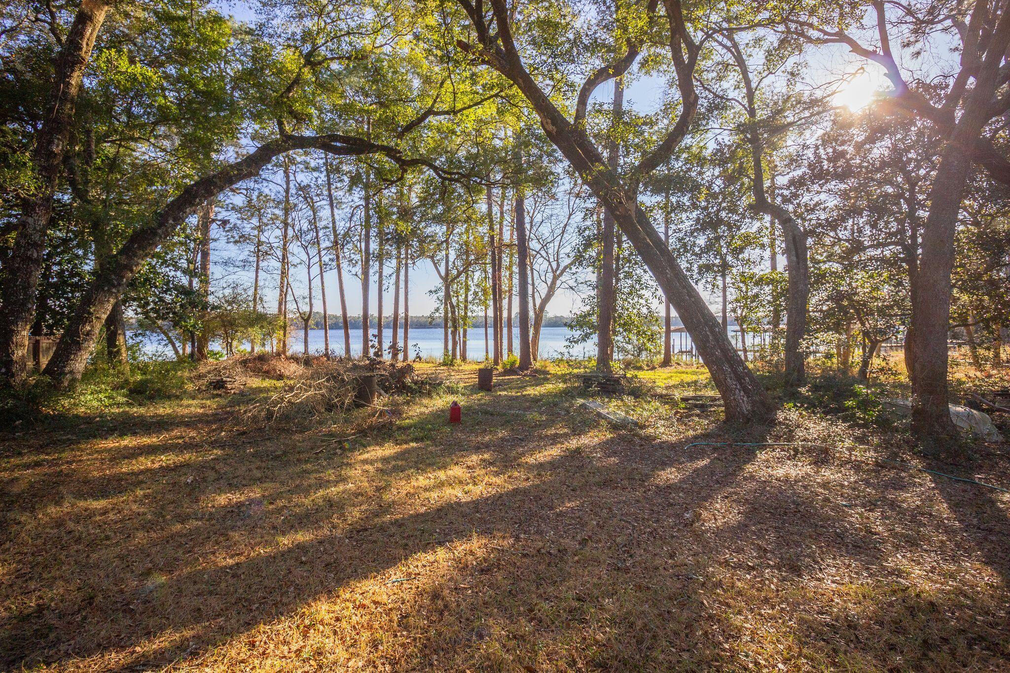 2806 Edgewater Drive