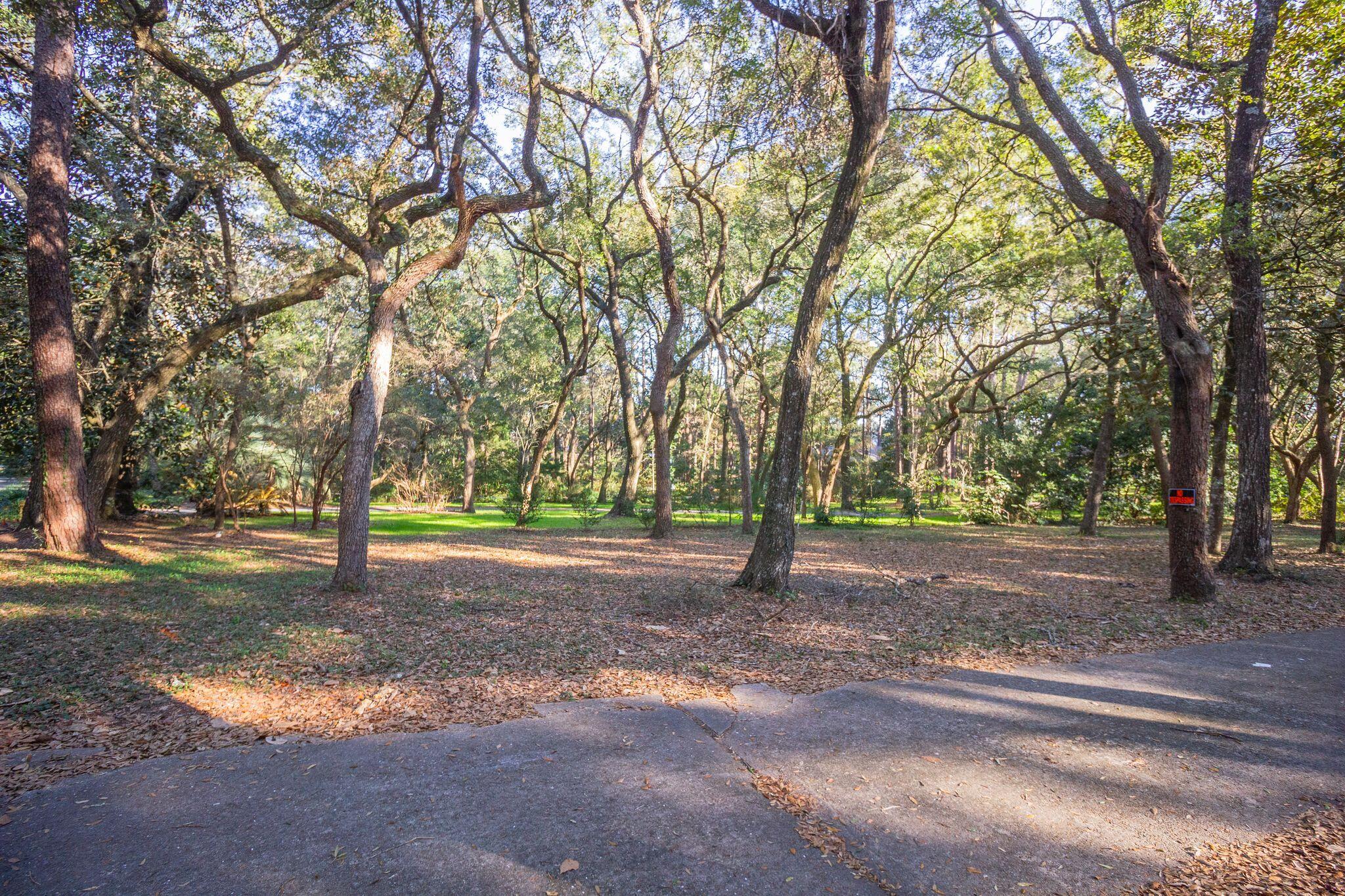 2806 Edgewater Drive