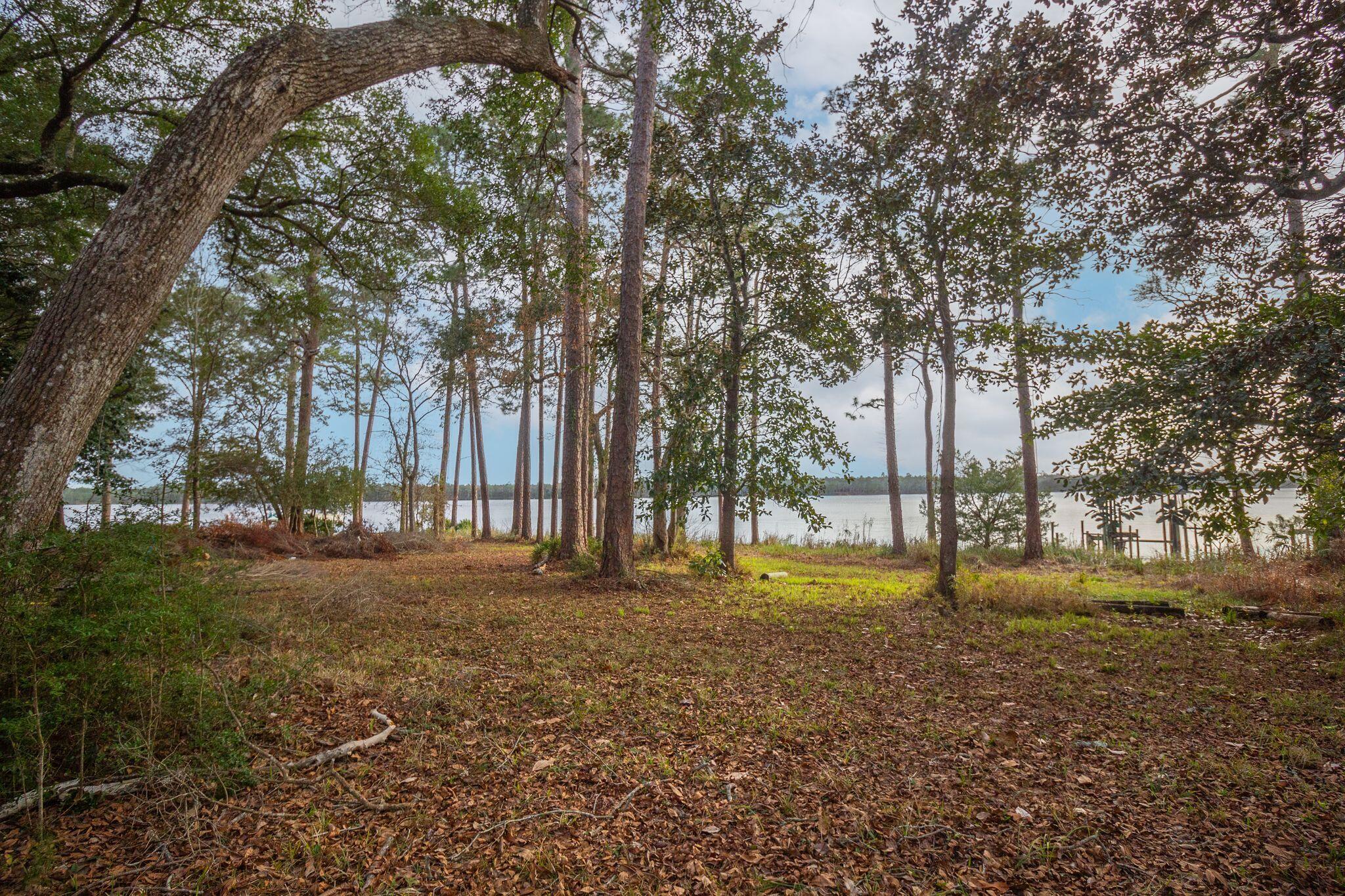 2806 Edgewater Drive