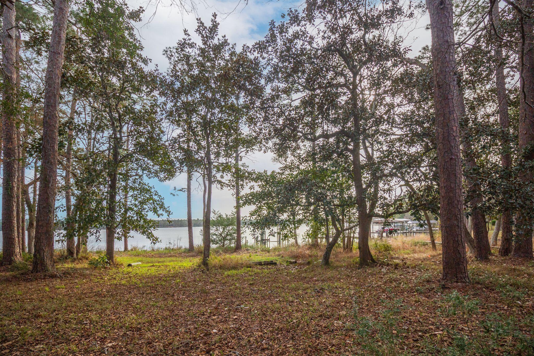 2806 Edgewater Drive