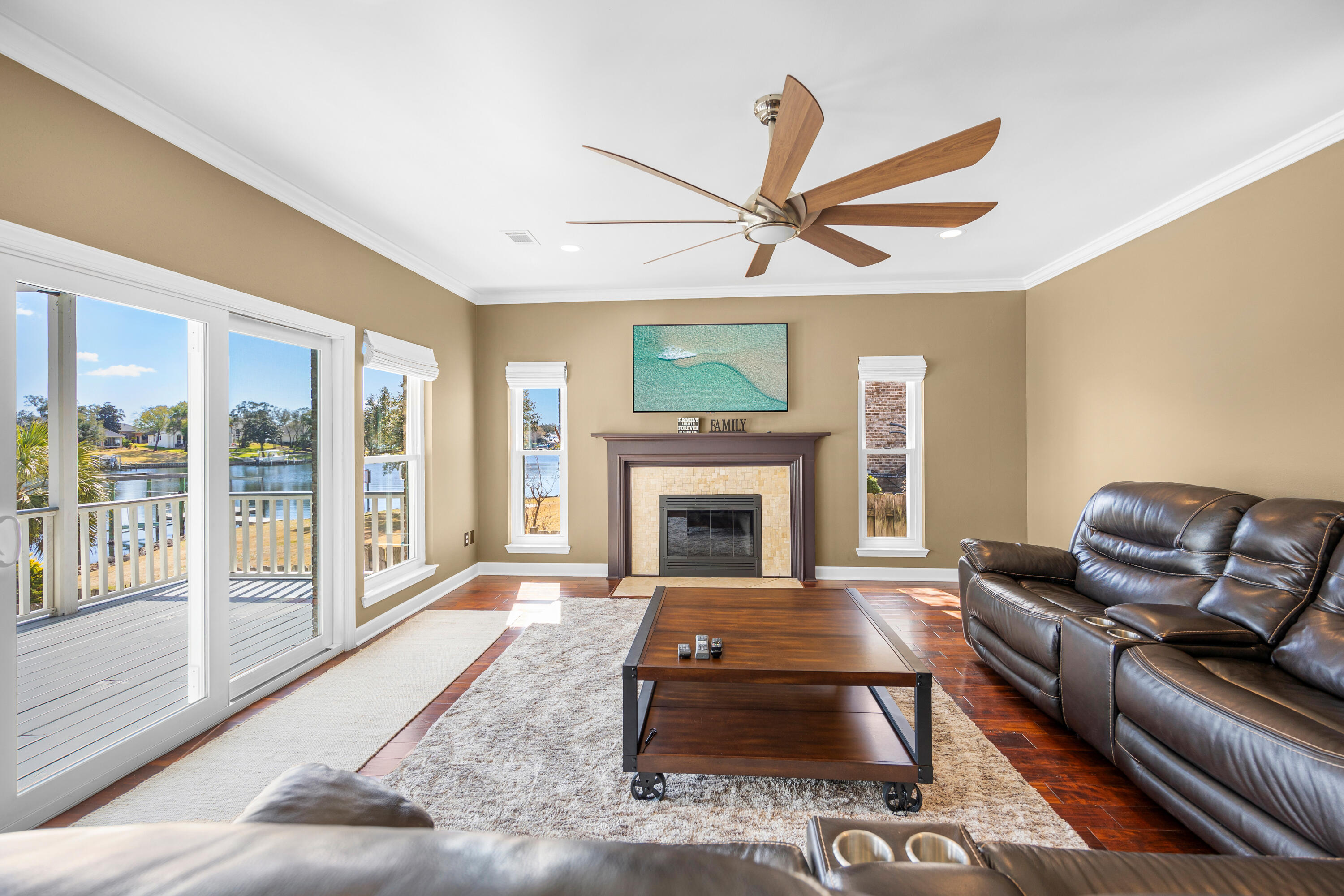 59 Lakeshore Drive