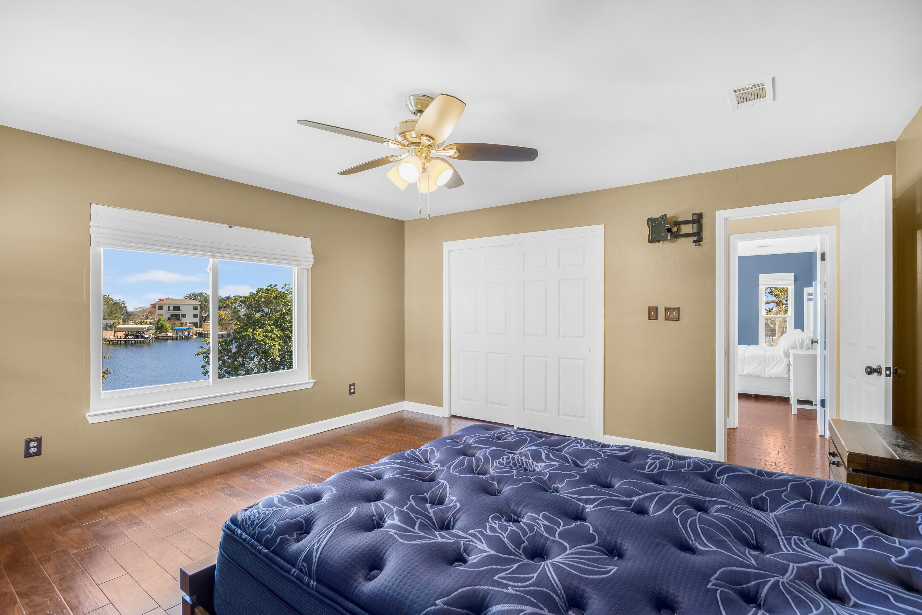59 Lakeshore Drive