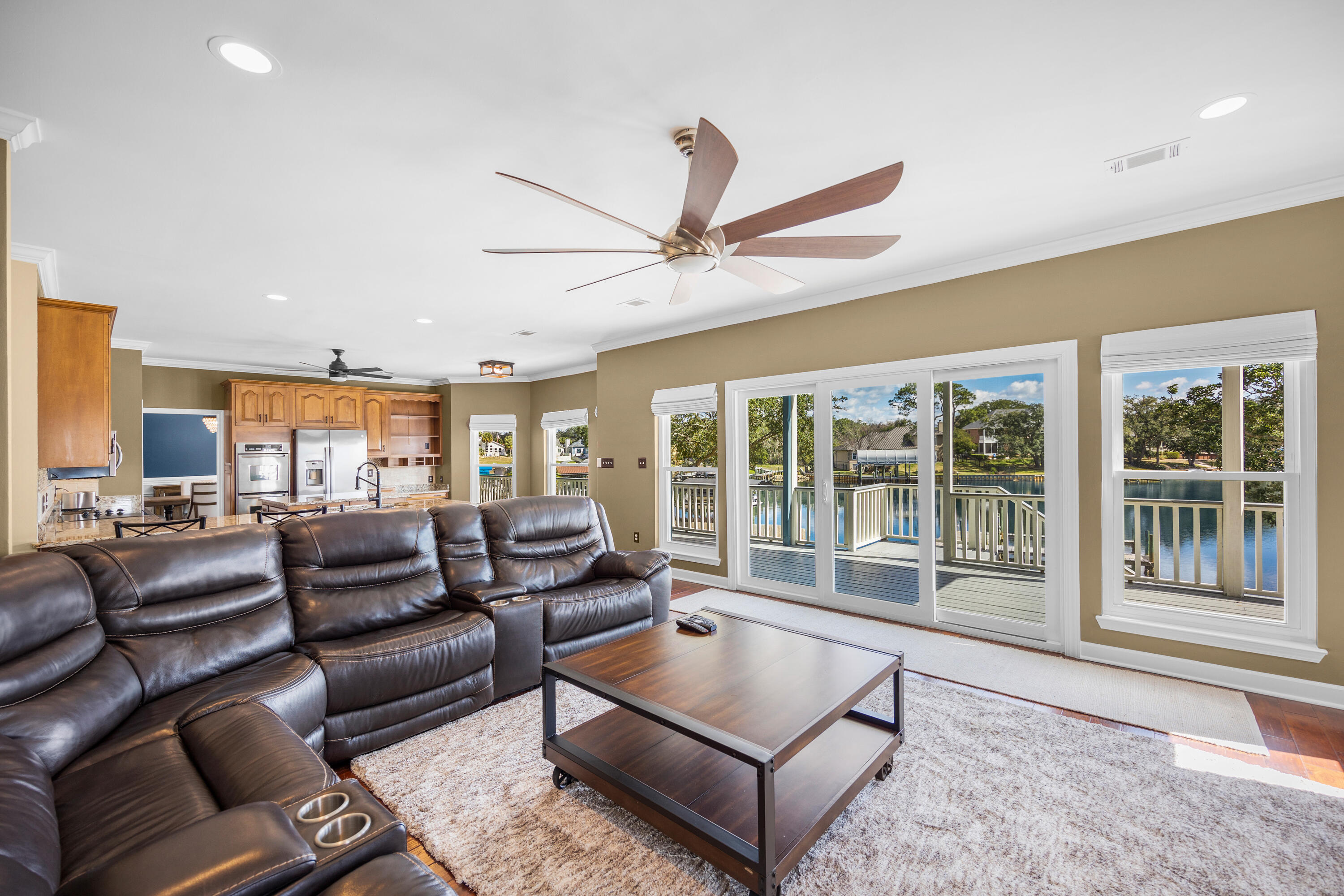 59 Lakeshore Drive