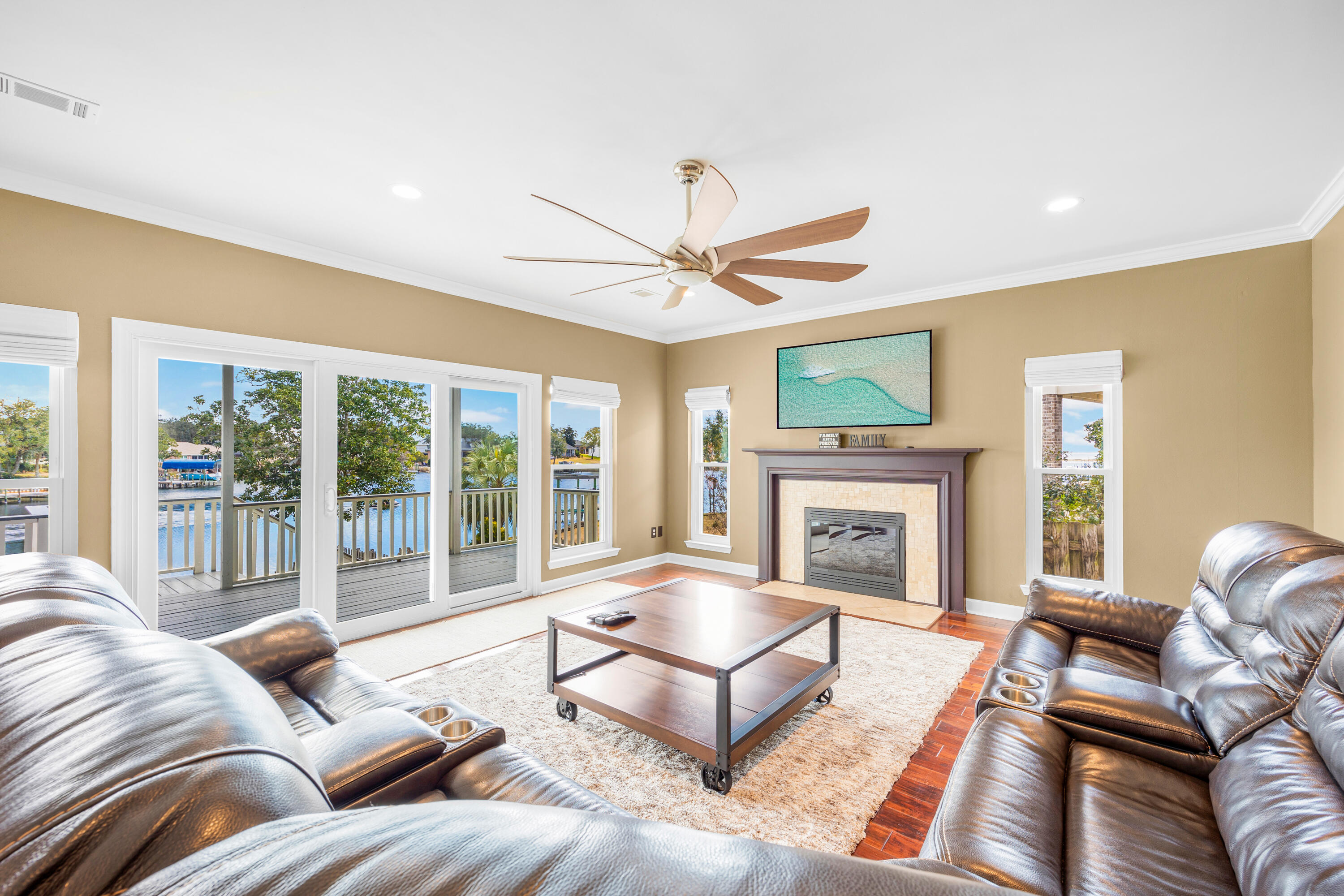 59 Lakeshore Drive