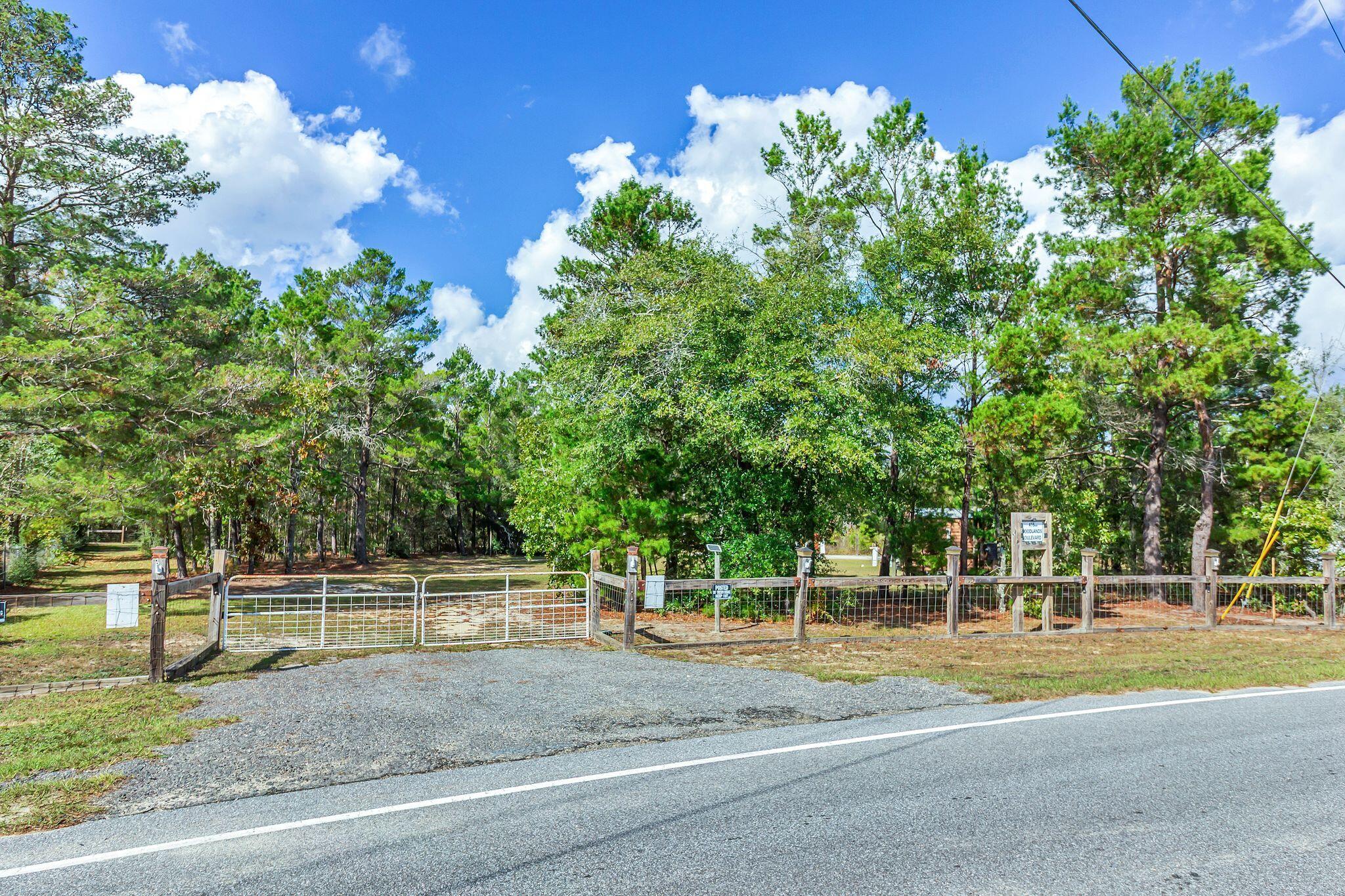 416 Woodlands Boulevard, DeFuniak Springs