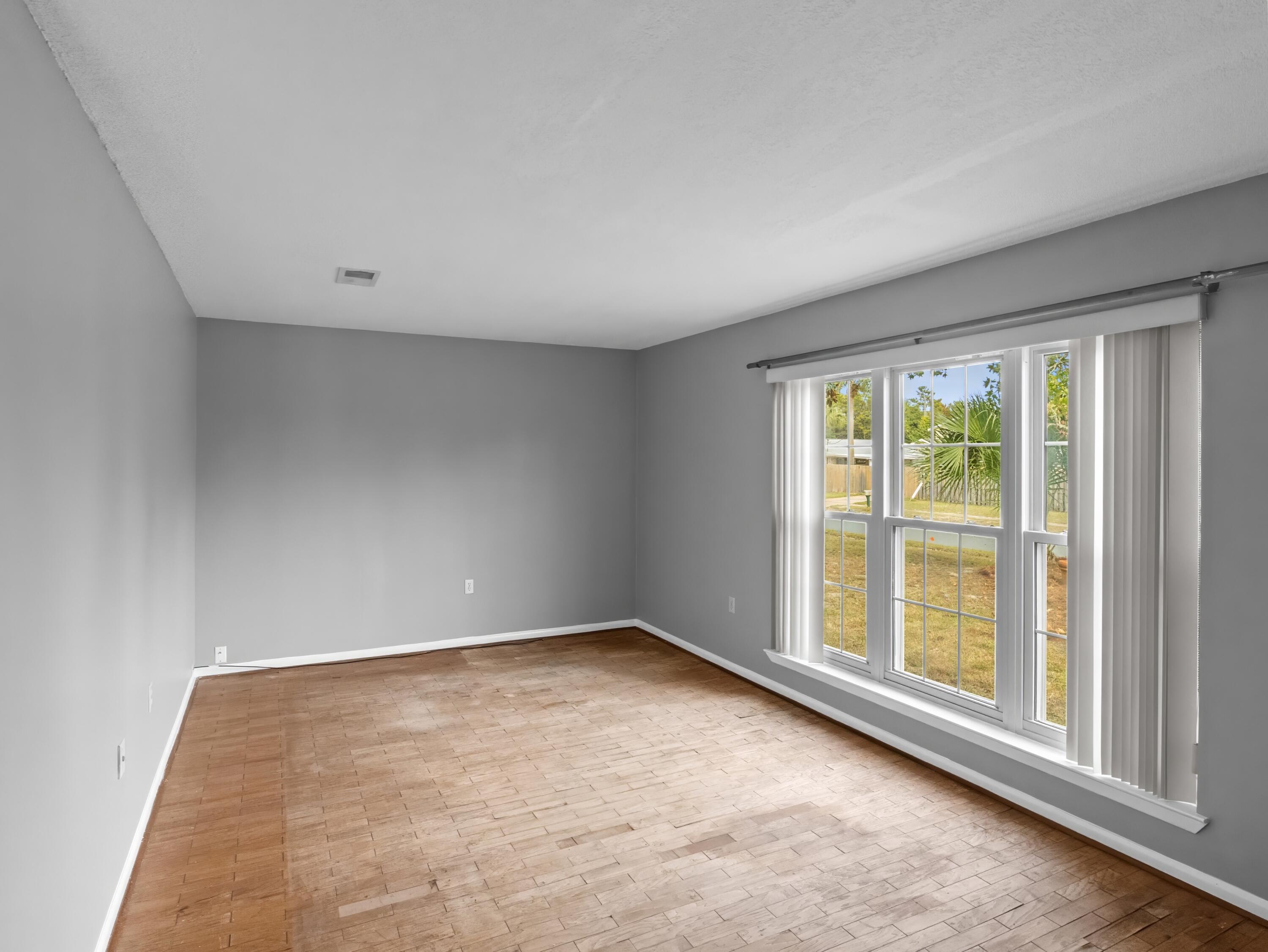 15 W Casa Loma Drive