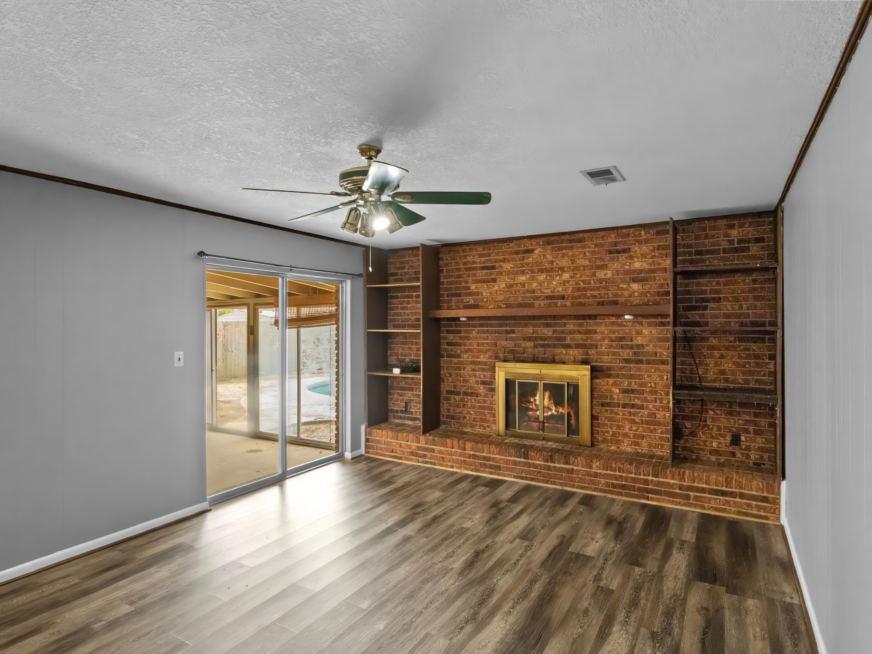 15 W Casa Loma Drive