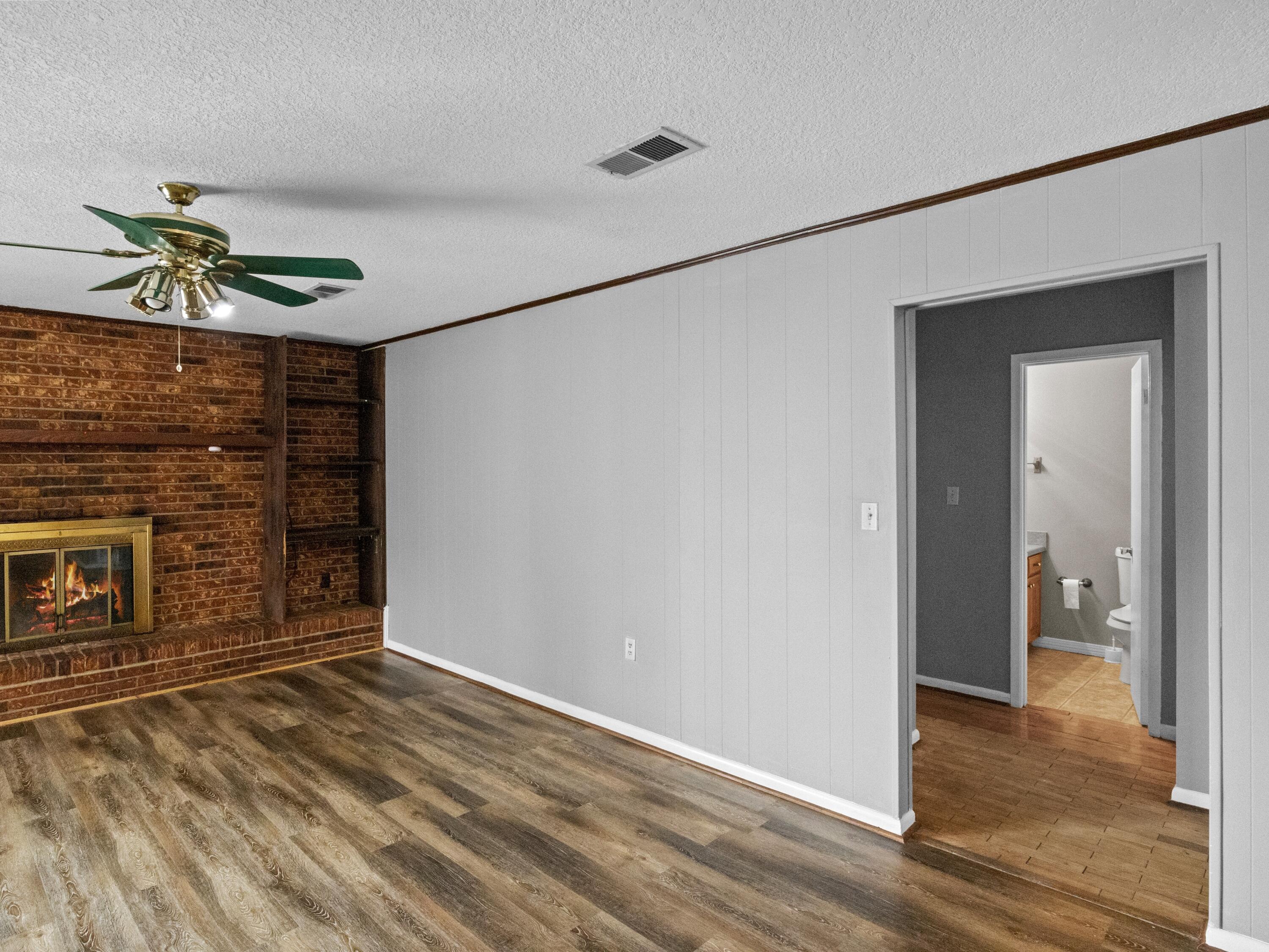 15 W Casa Loma Drive