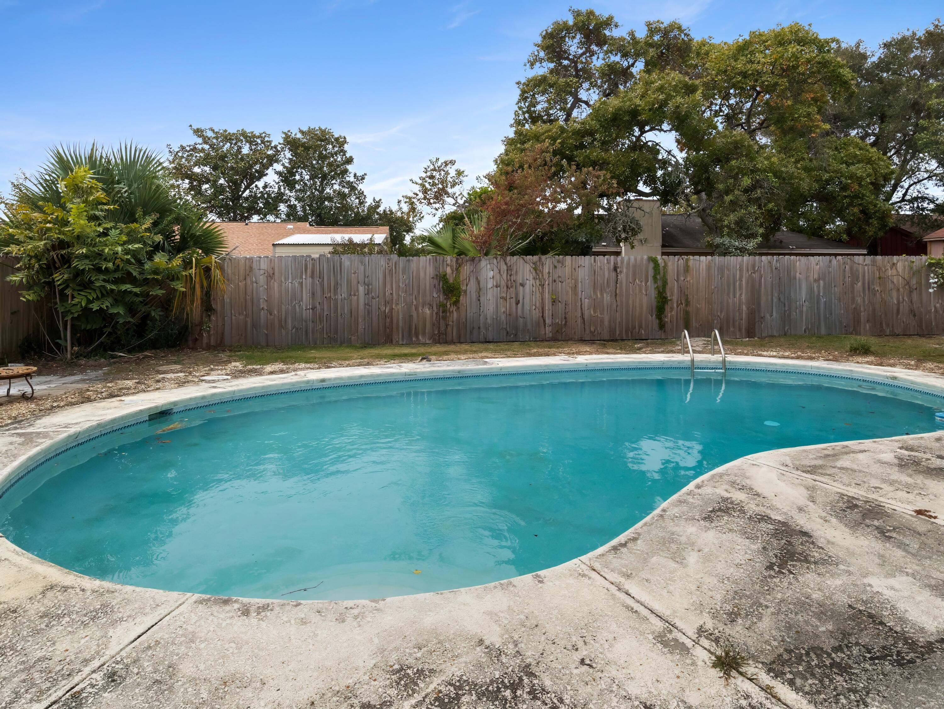 15 W Casa Loma Drive