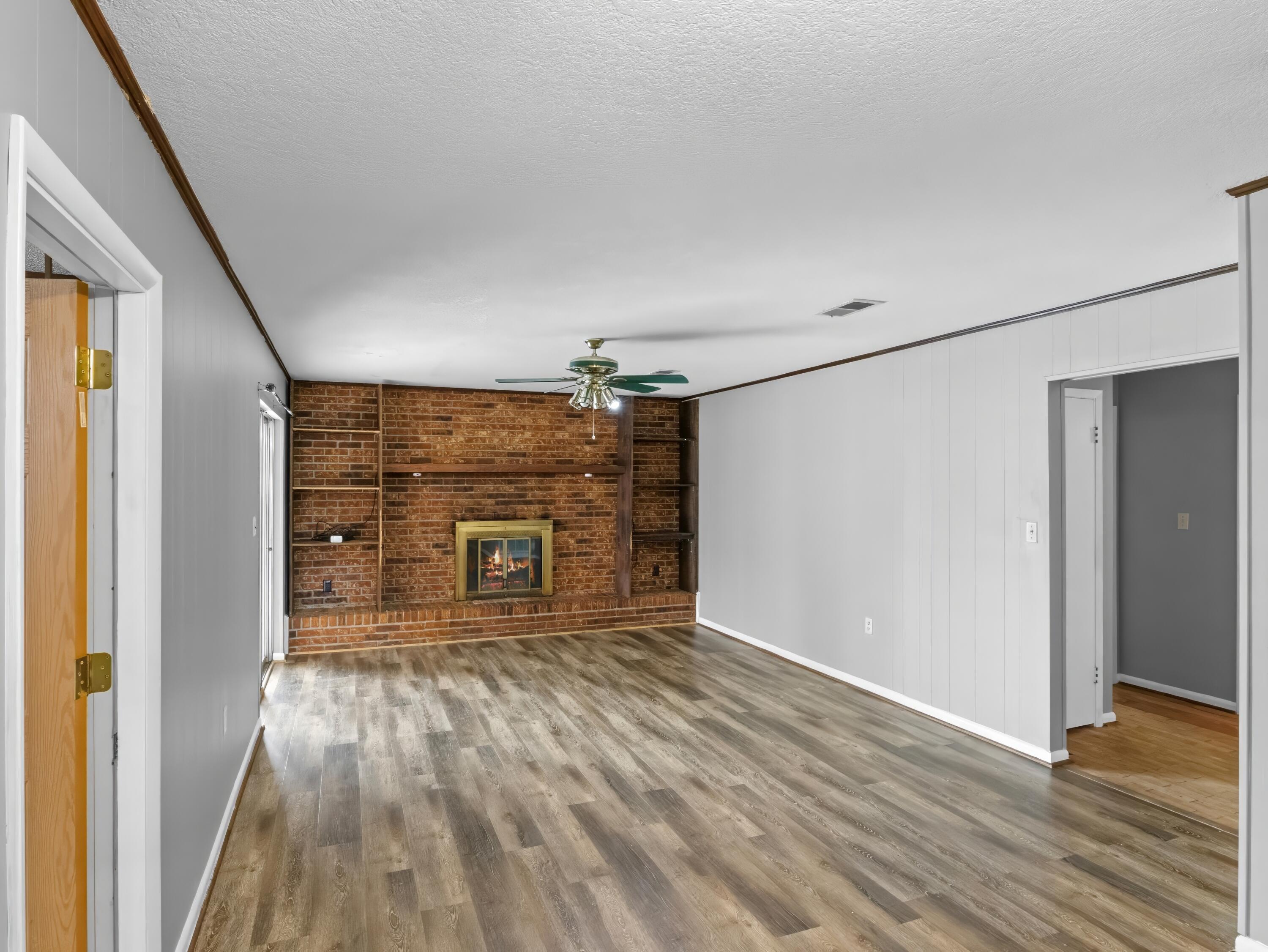 15 W Casa Loma Drive