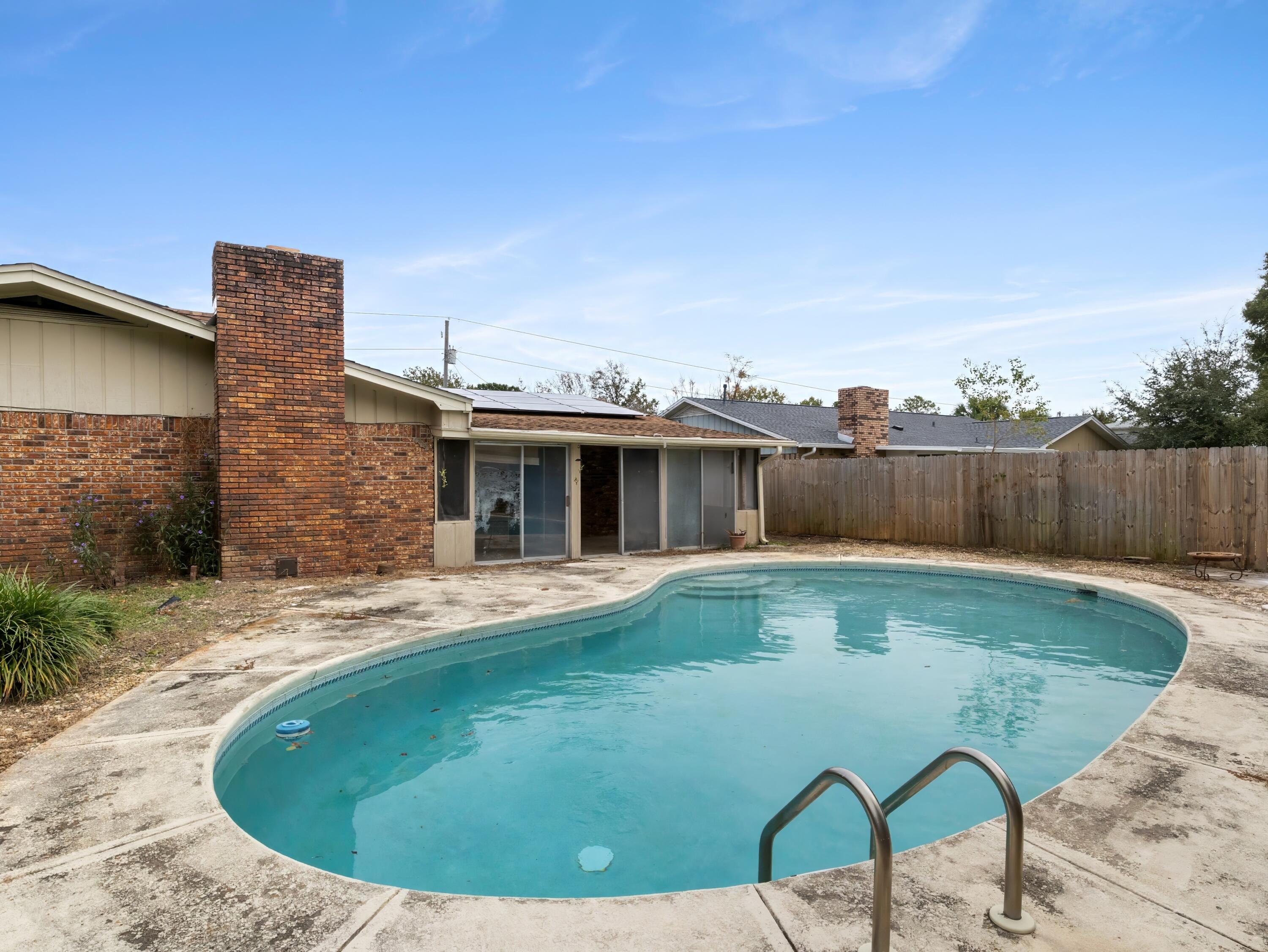 15 W Casa Loma Drive