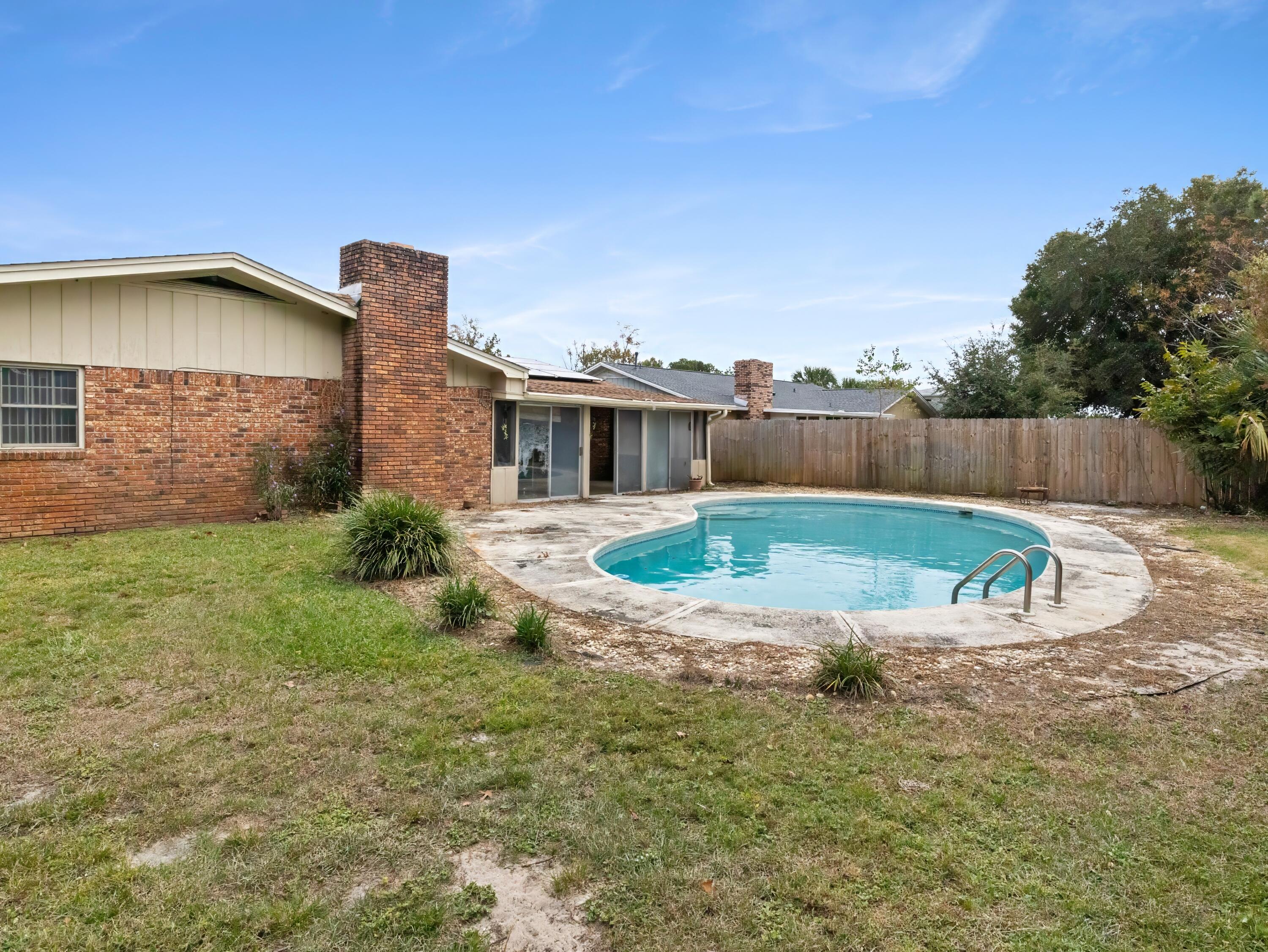 15 W Casa Loma Drive