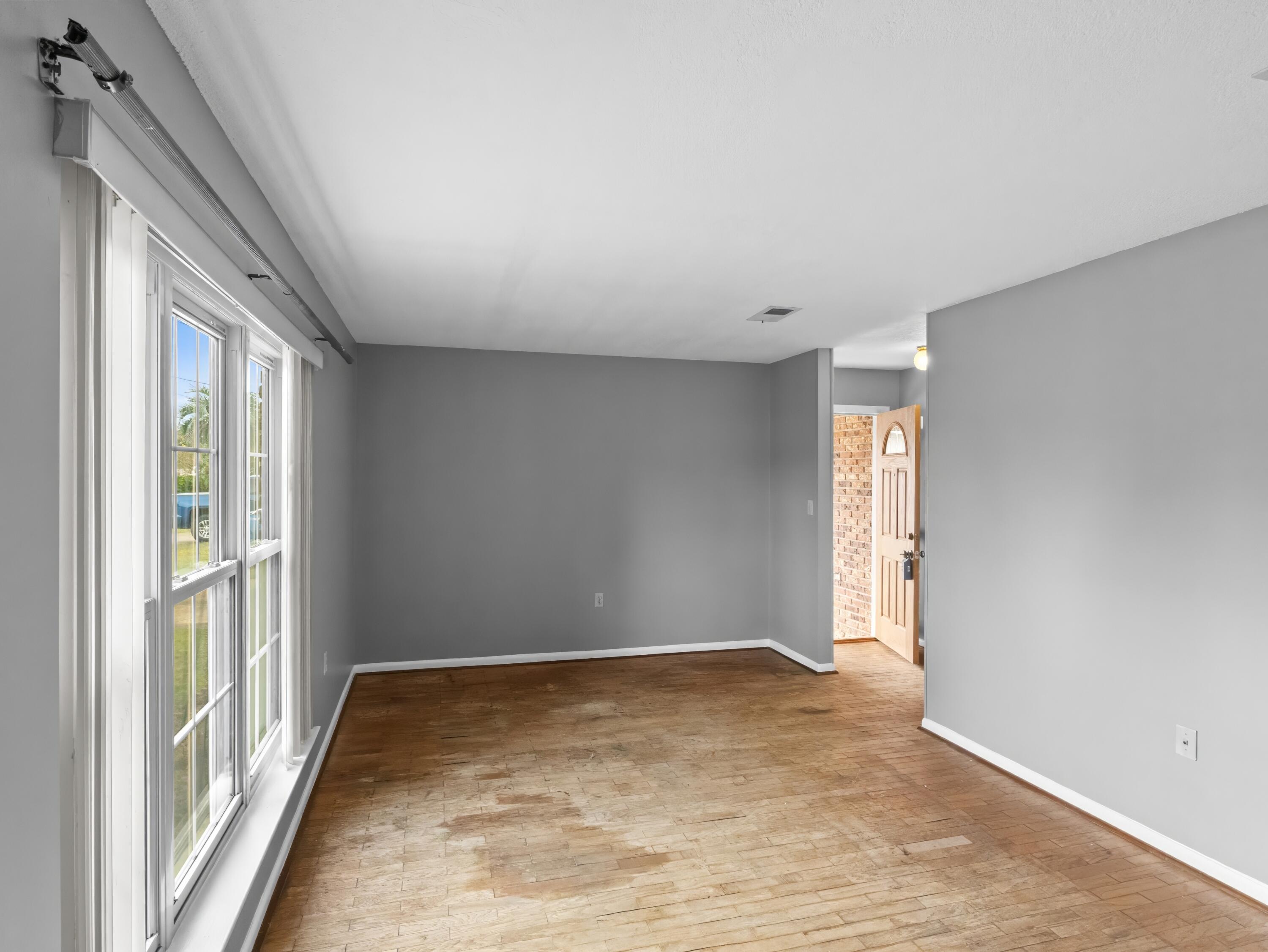 15 W Casa Loma Drive