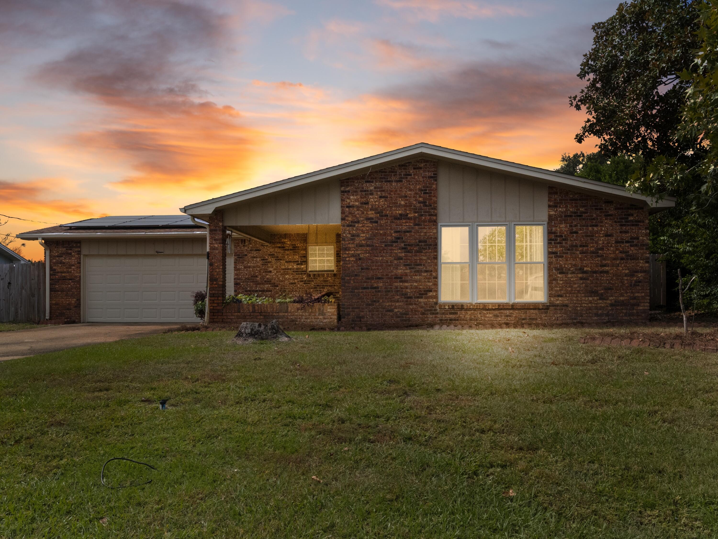 15 W Casa Loma Drive