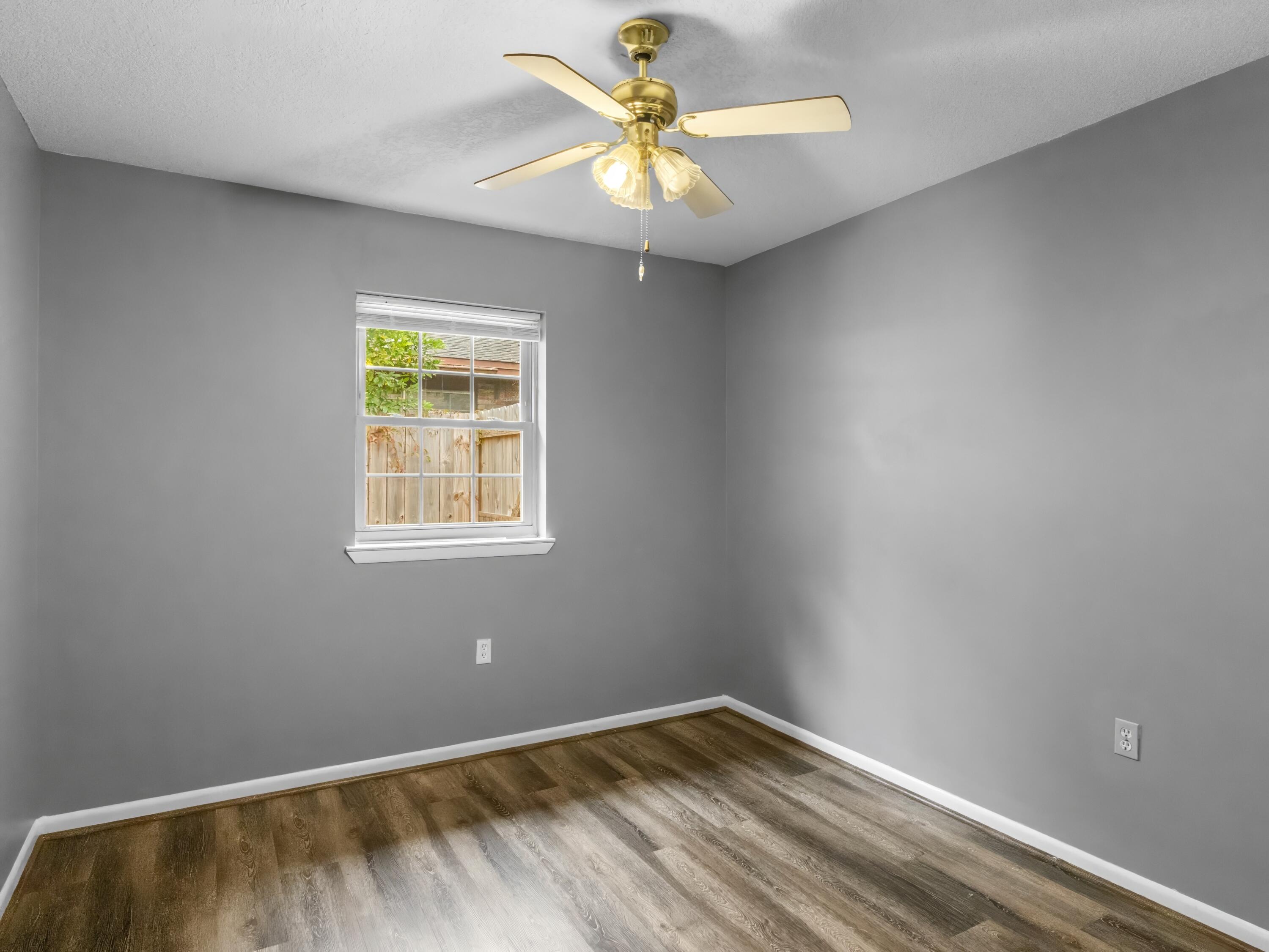 15 W Casa Loma Drive