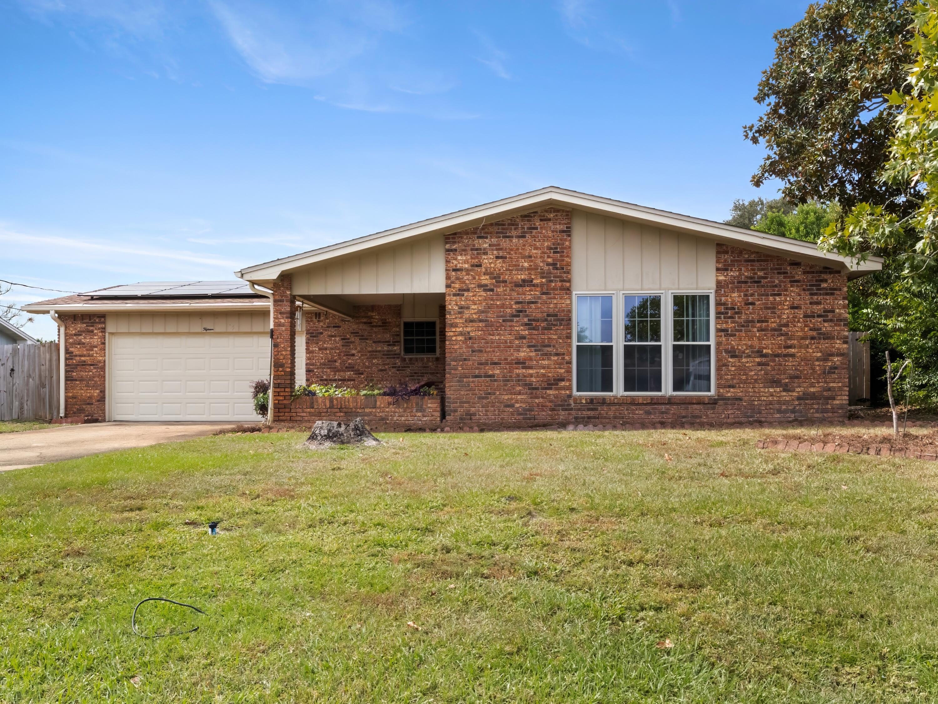 15 W Casa Loma Drive