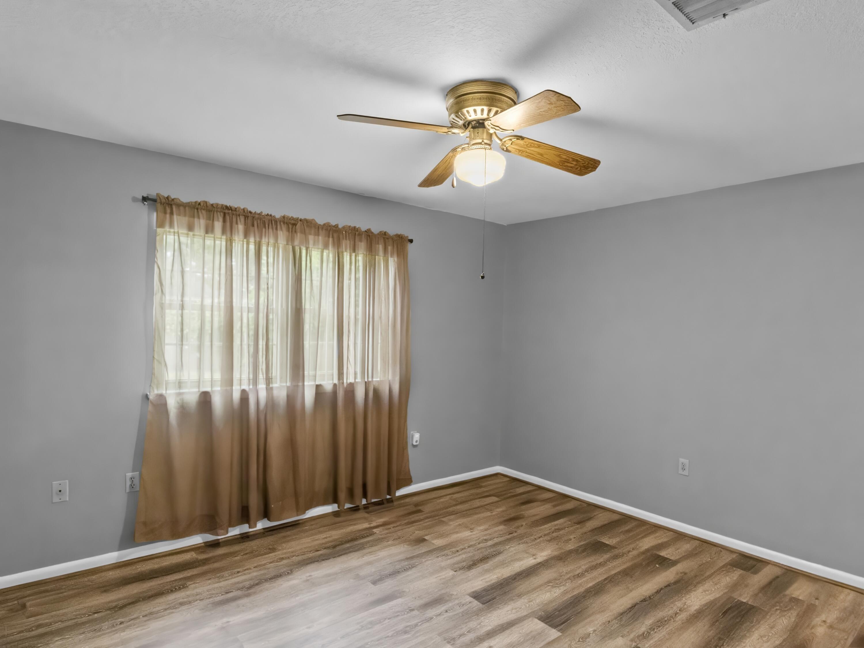 15 W Casa Loma Drive