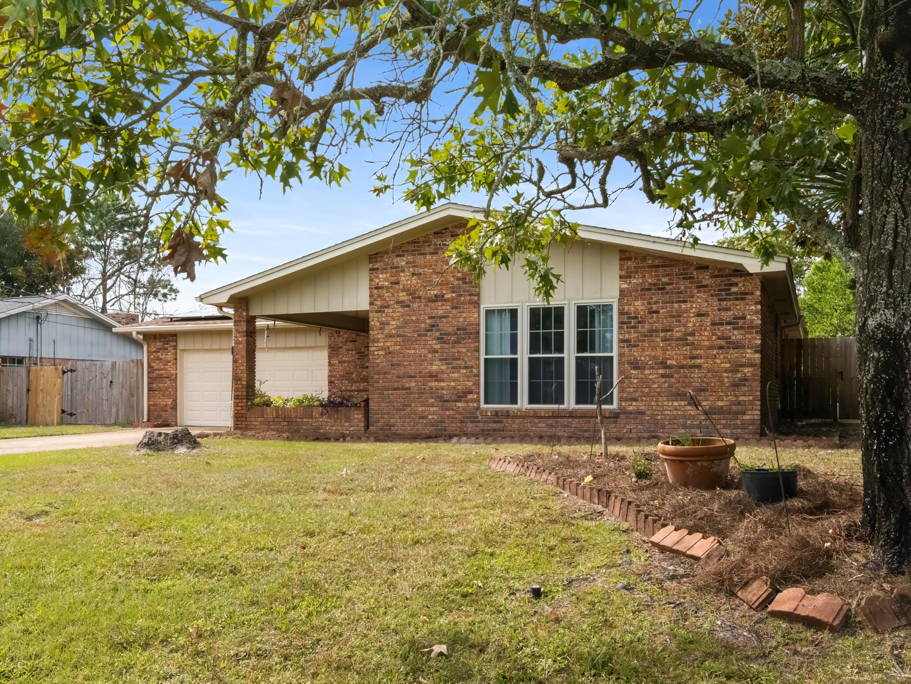 15 W Casa Loma Drive