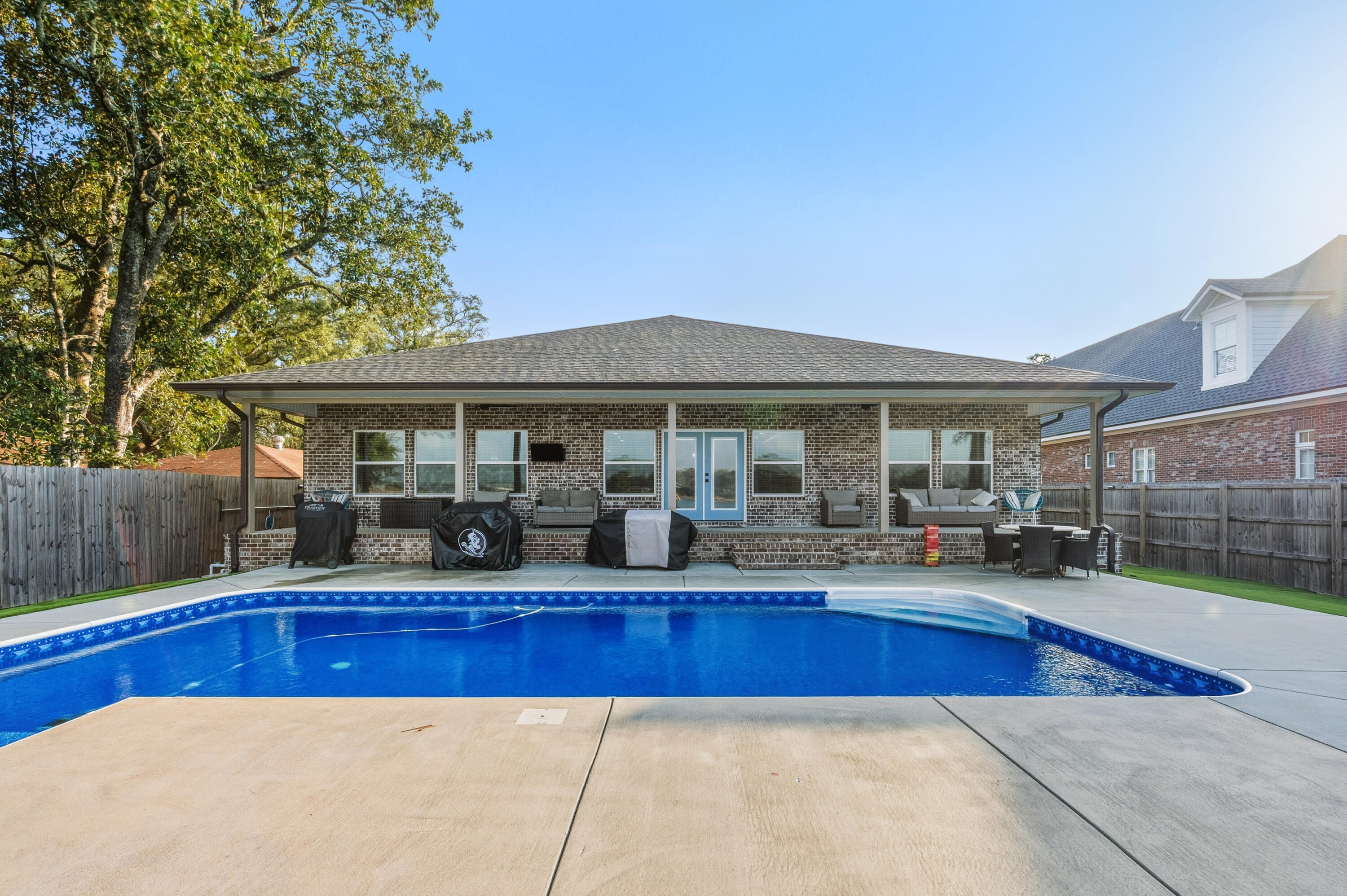 223 NW Girard Avenue