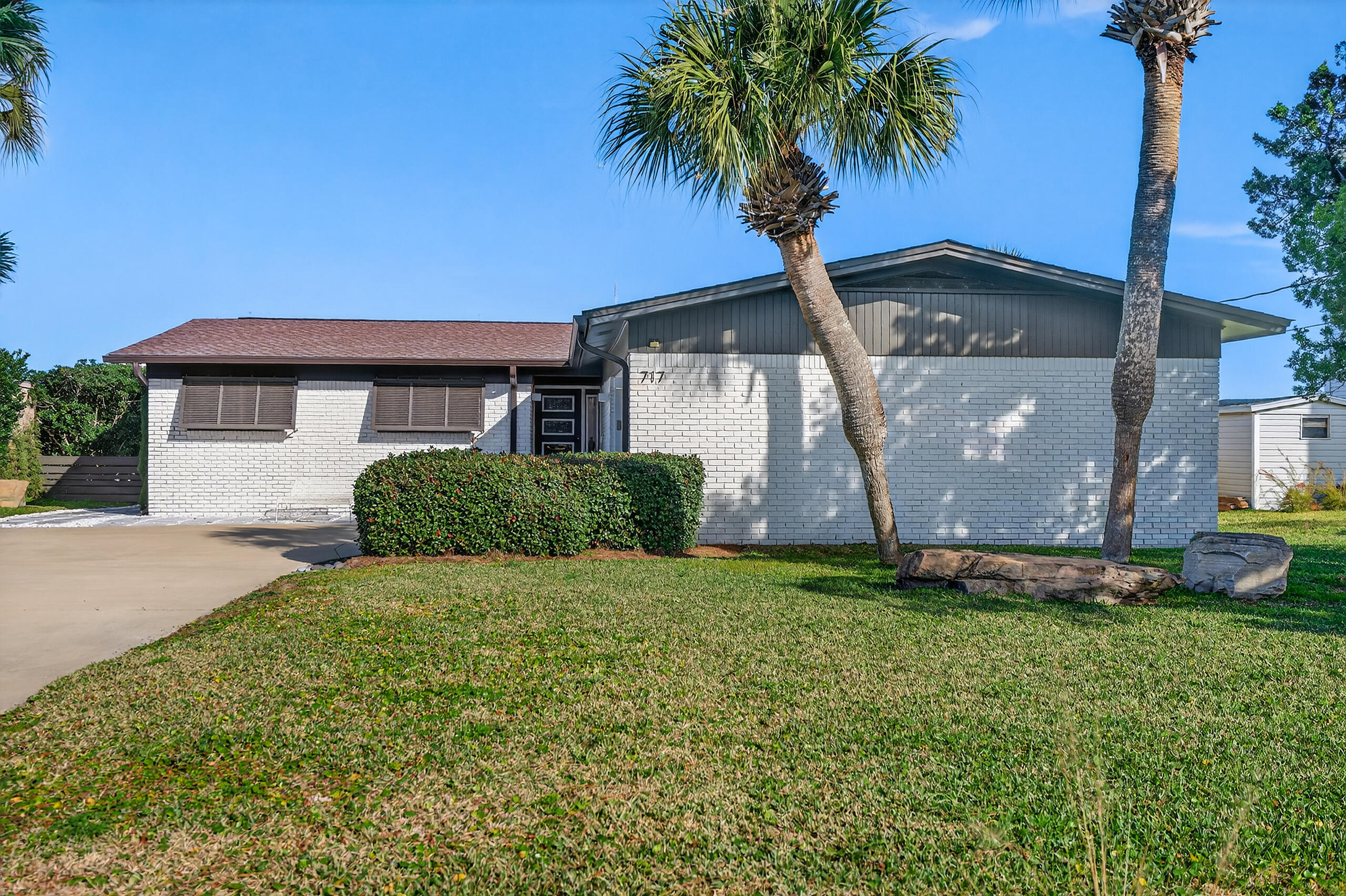 717 Sailfish Drive