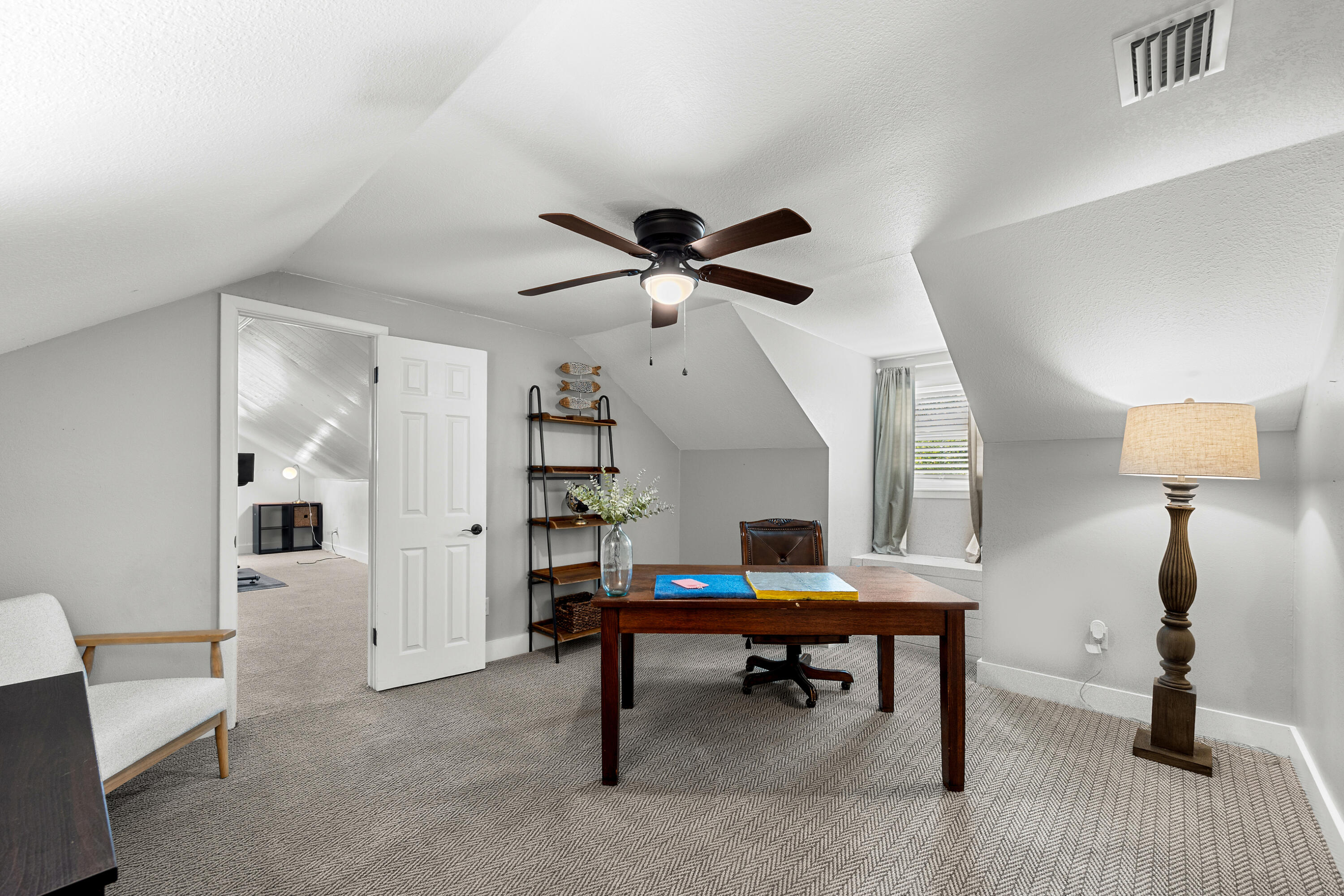 15 NE Wedgewood Lane