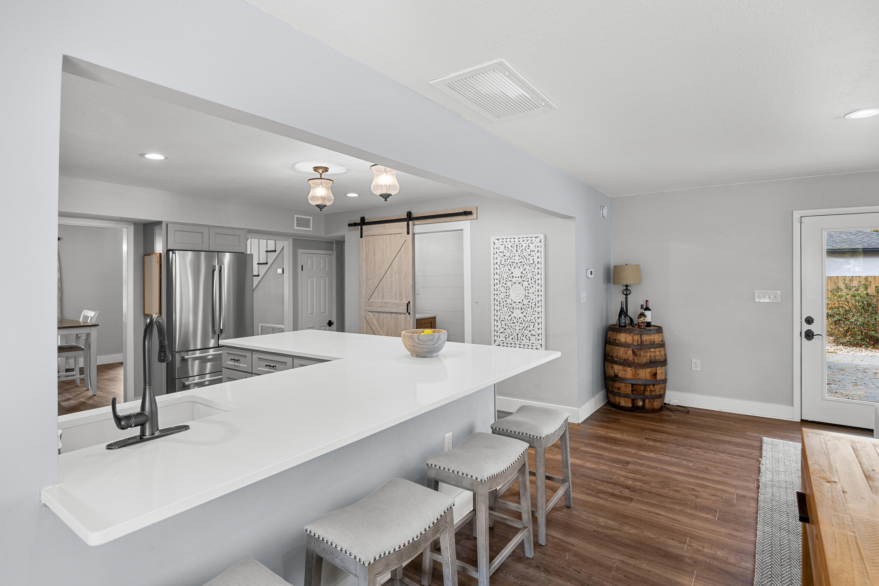 15 NE Wedgewood Lane