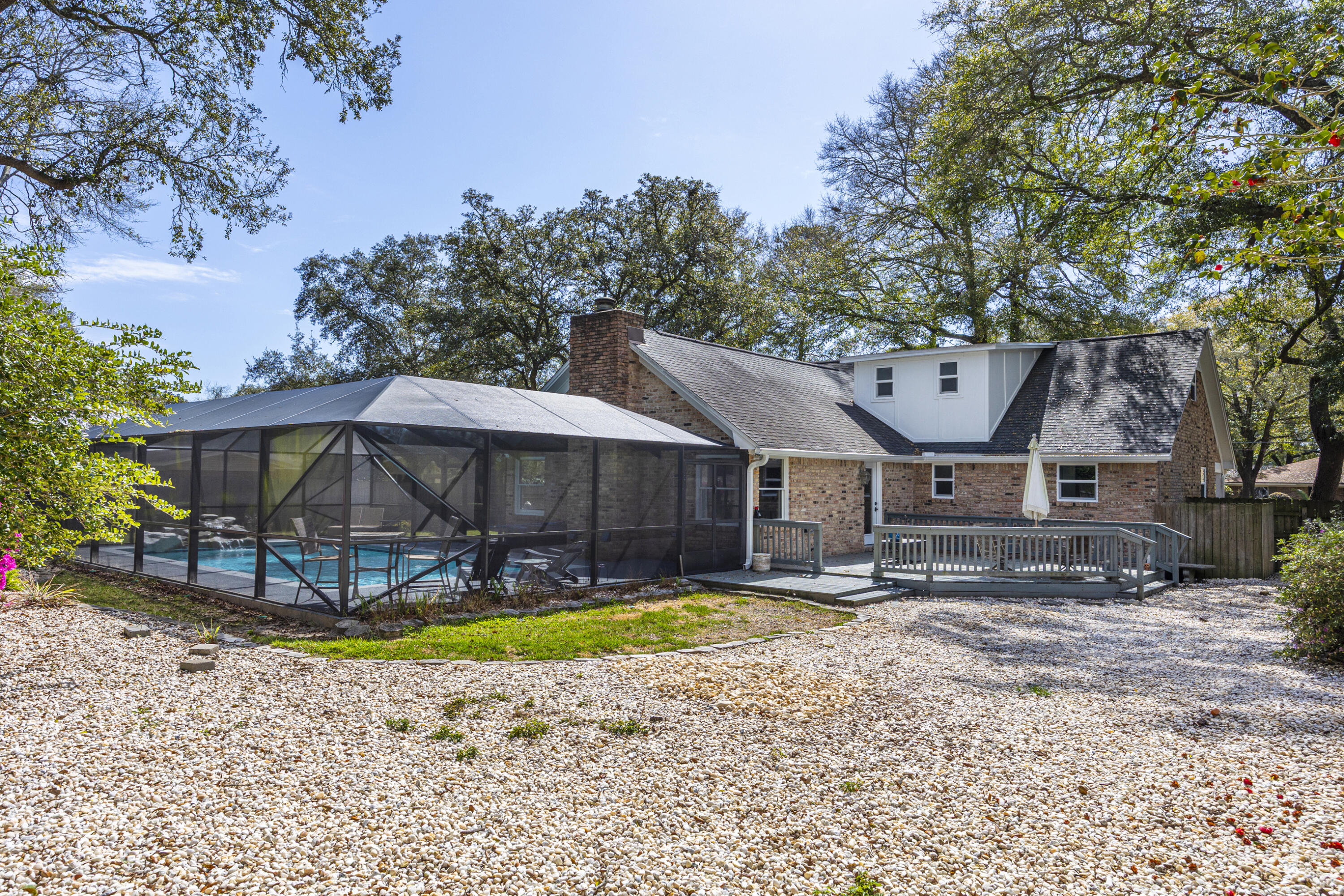 15 NE Wedgewood Lane