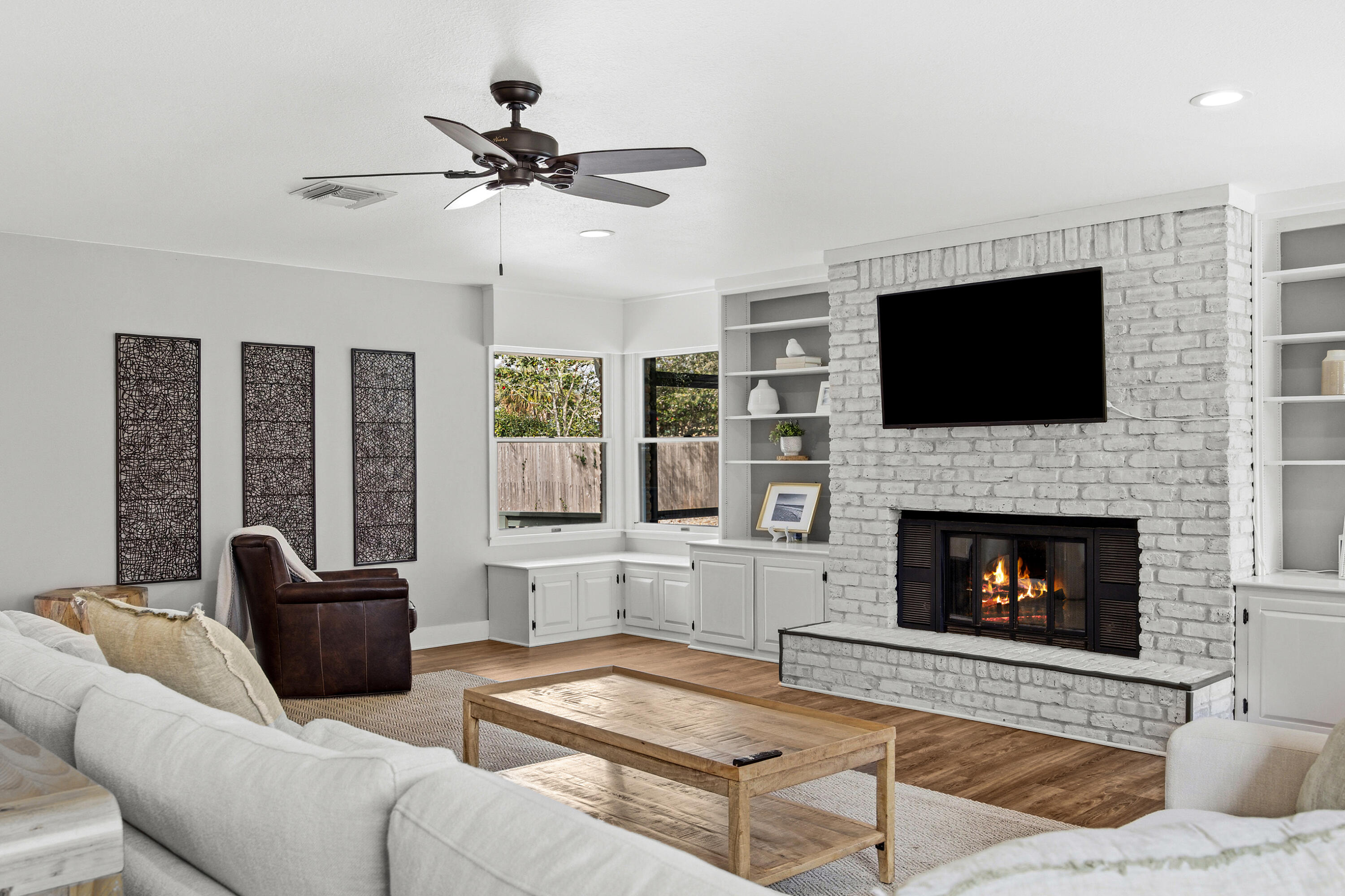 15 NE Wedgewood Lane