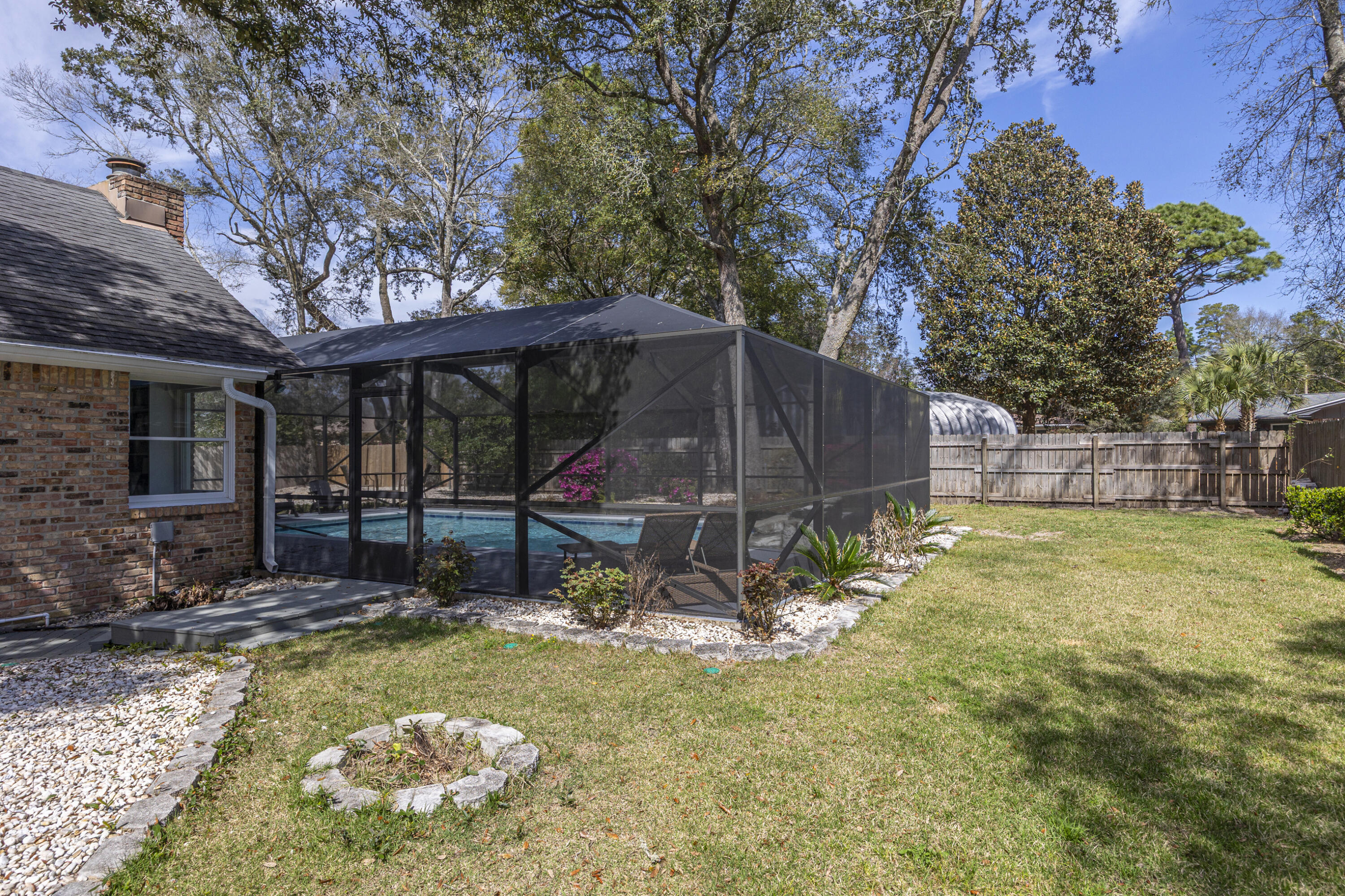 15 NE Wedgewood Lane