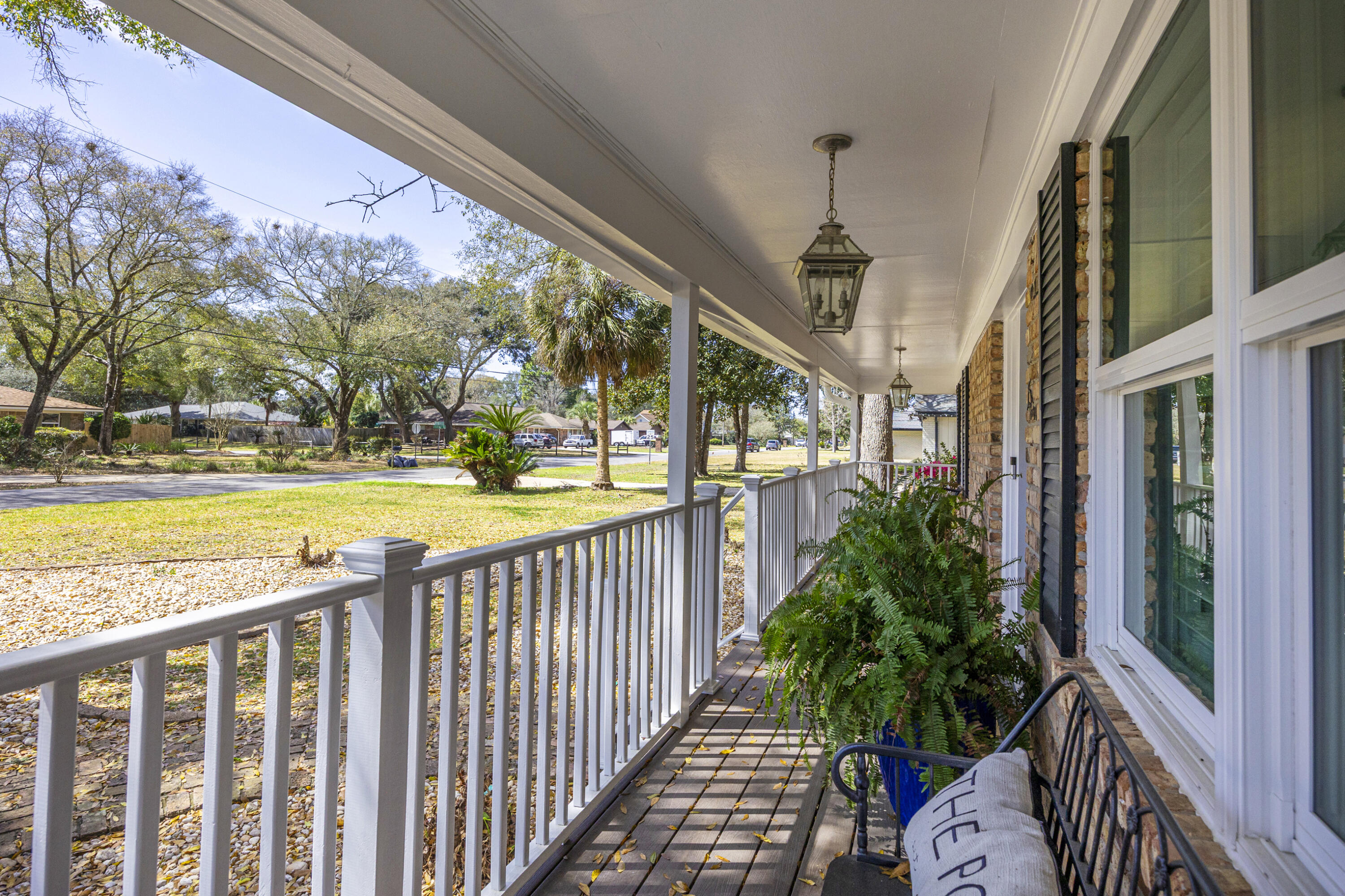 15 NE Wedgewood Lane