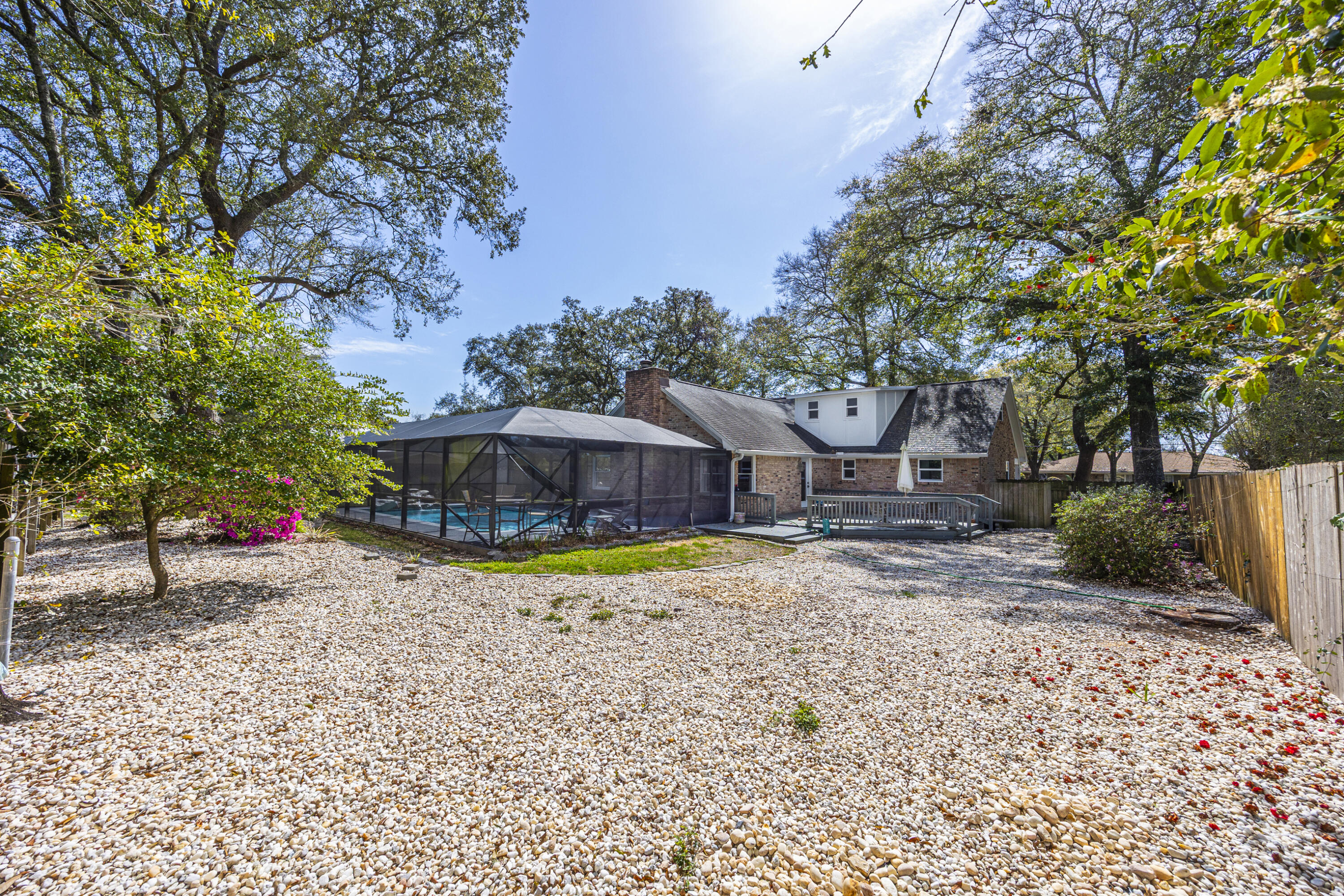 15 NE Wedgewood Lane