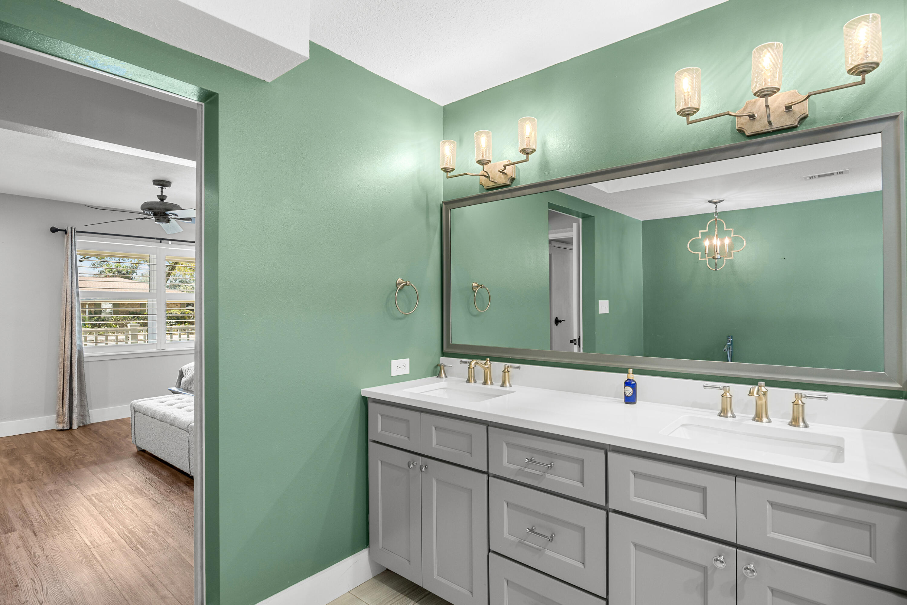 15 NE Wedgewood Lane