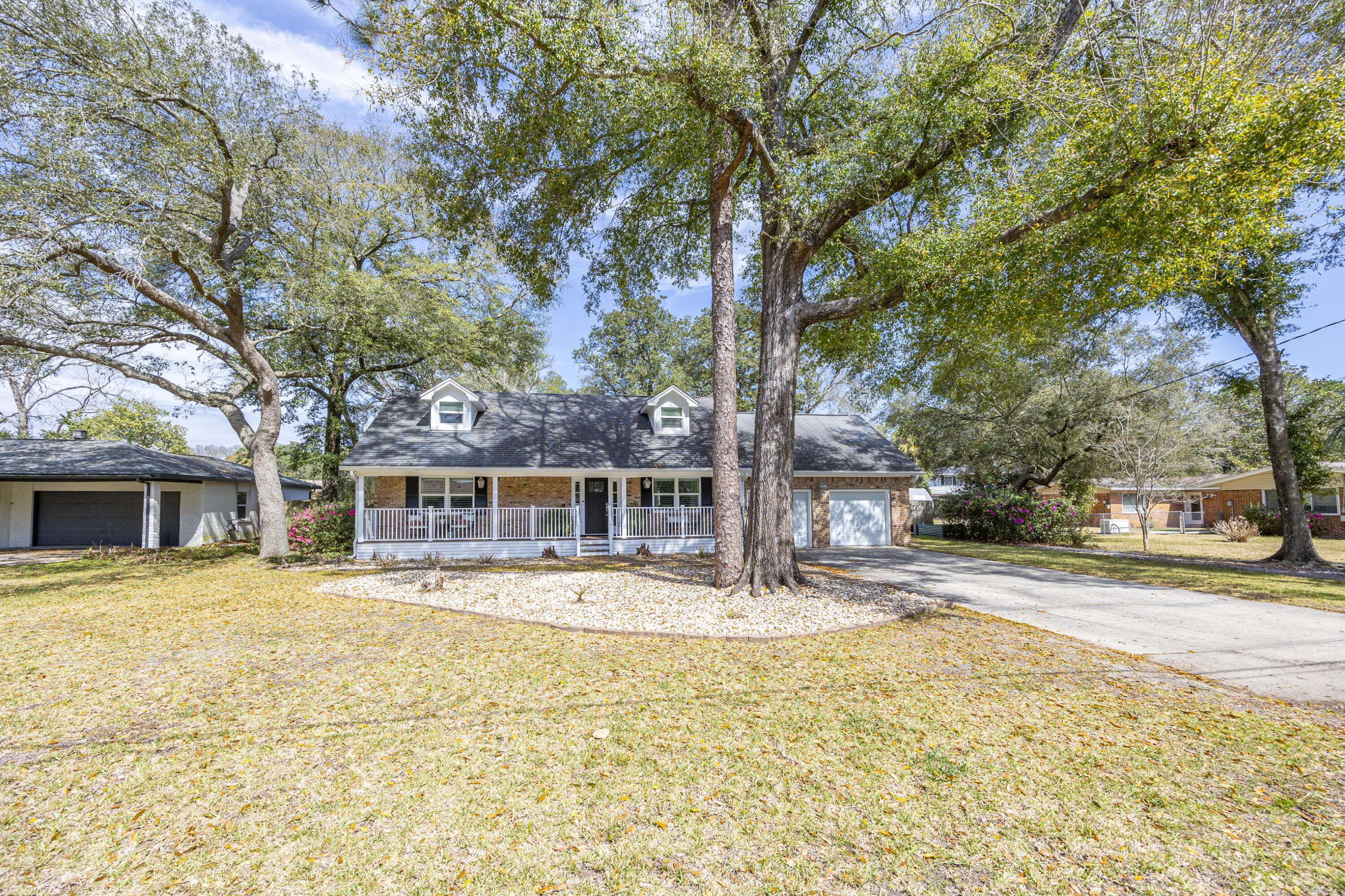 15 NE Wedgewood Lane