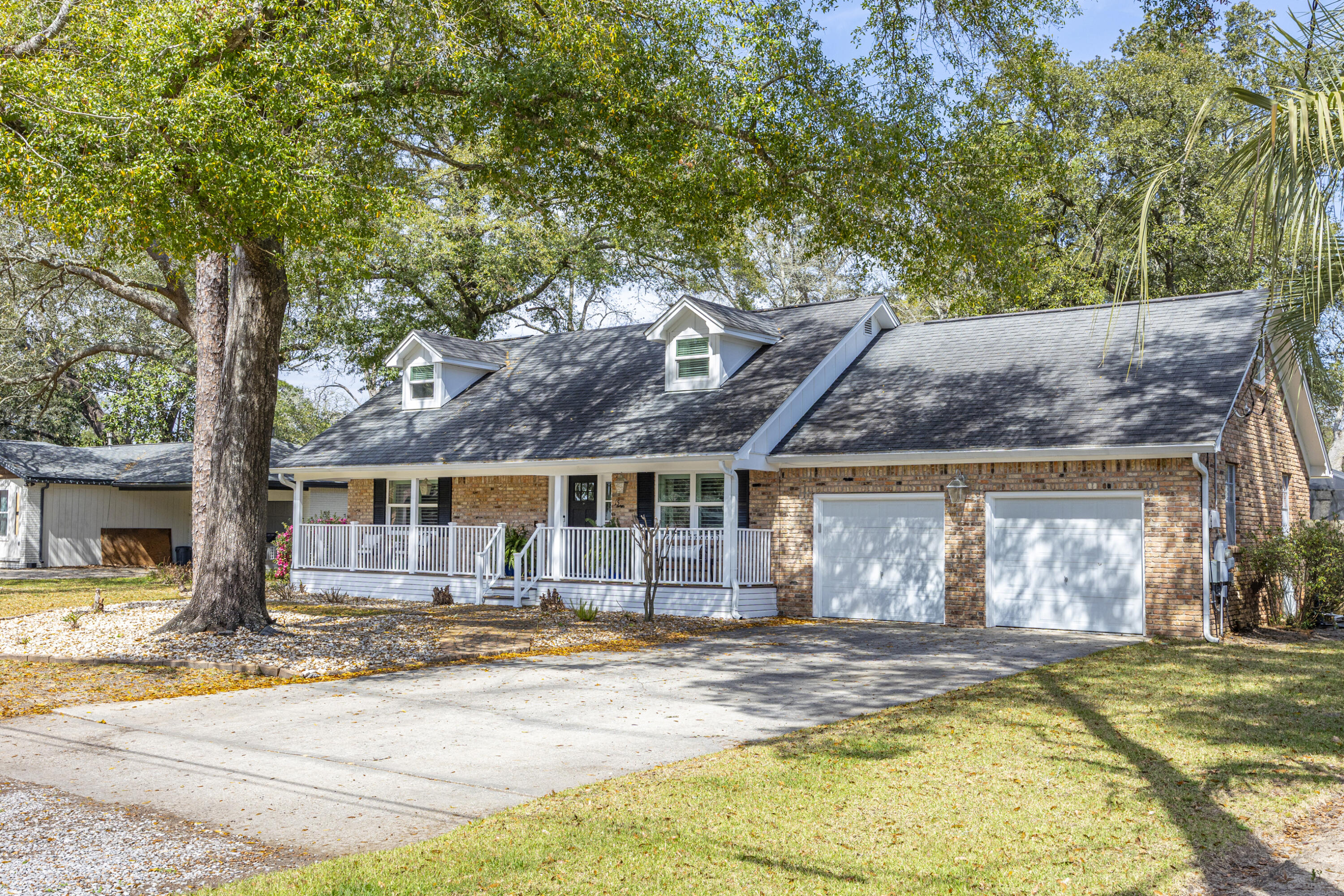 15 NE Wedgewood Lane