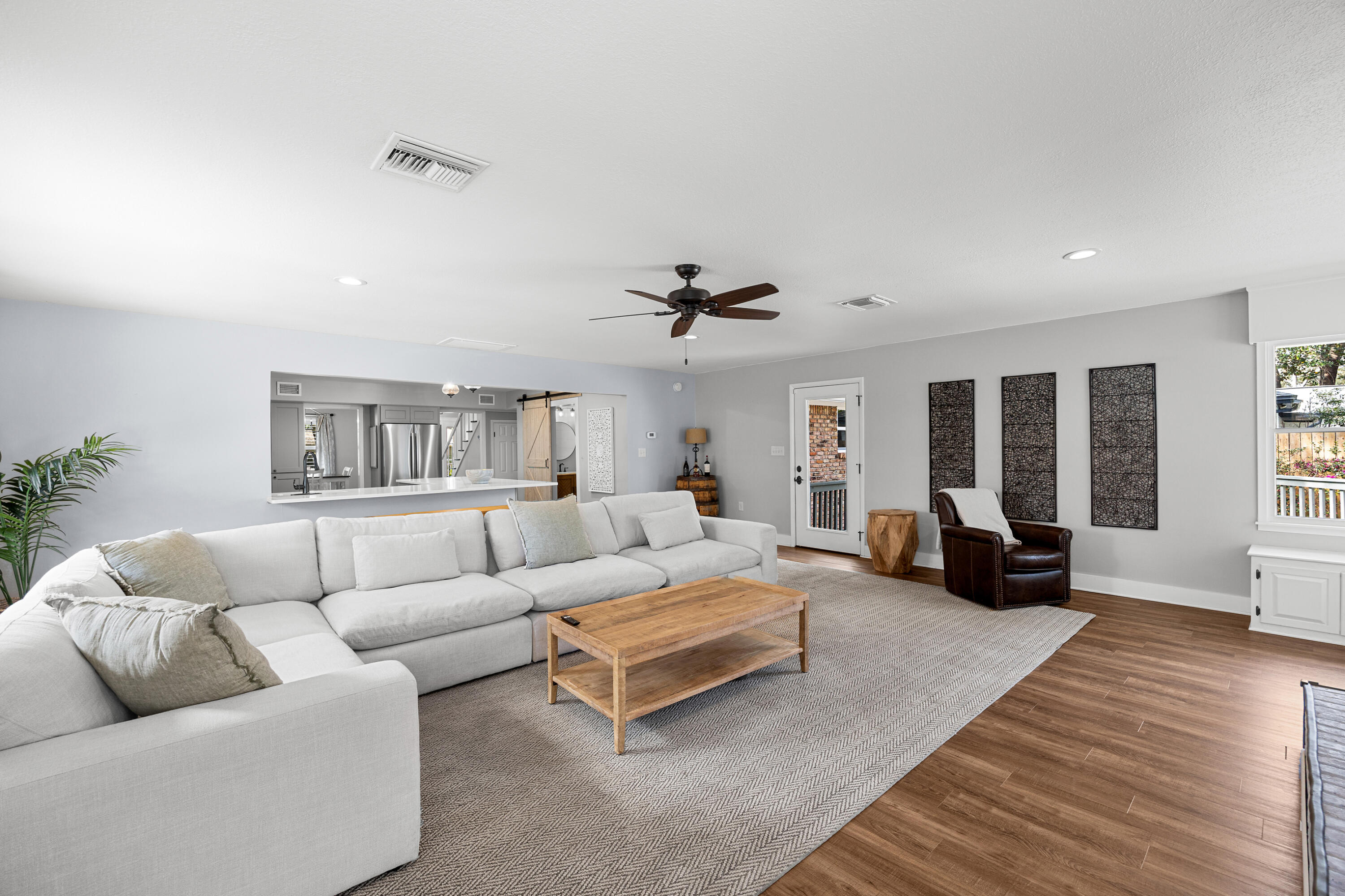 15 NE Wedgewood Lane