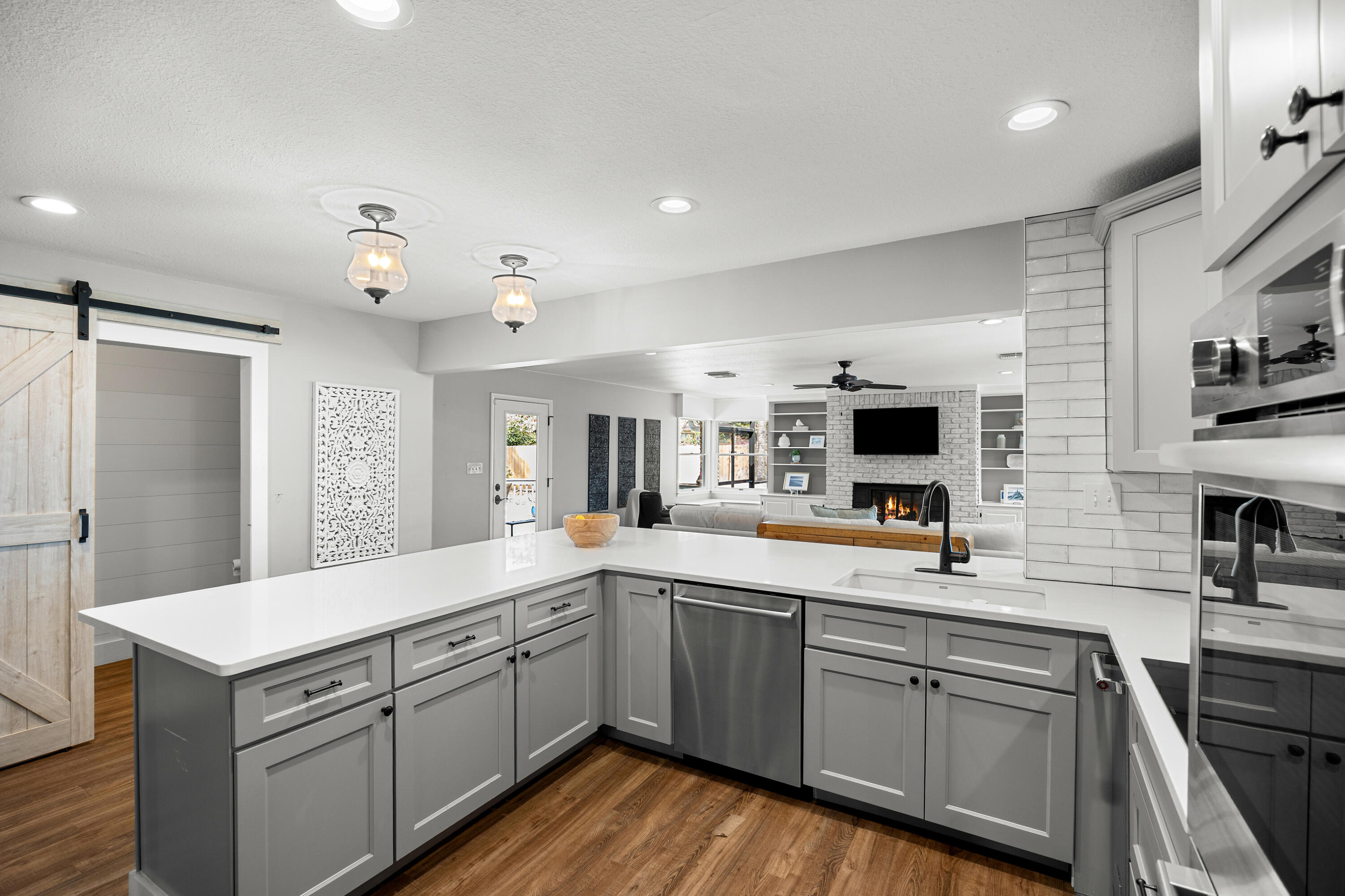 15 NE Wedgewood Lane