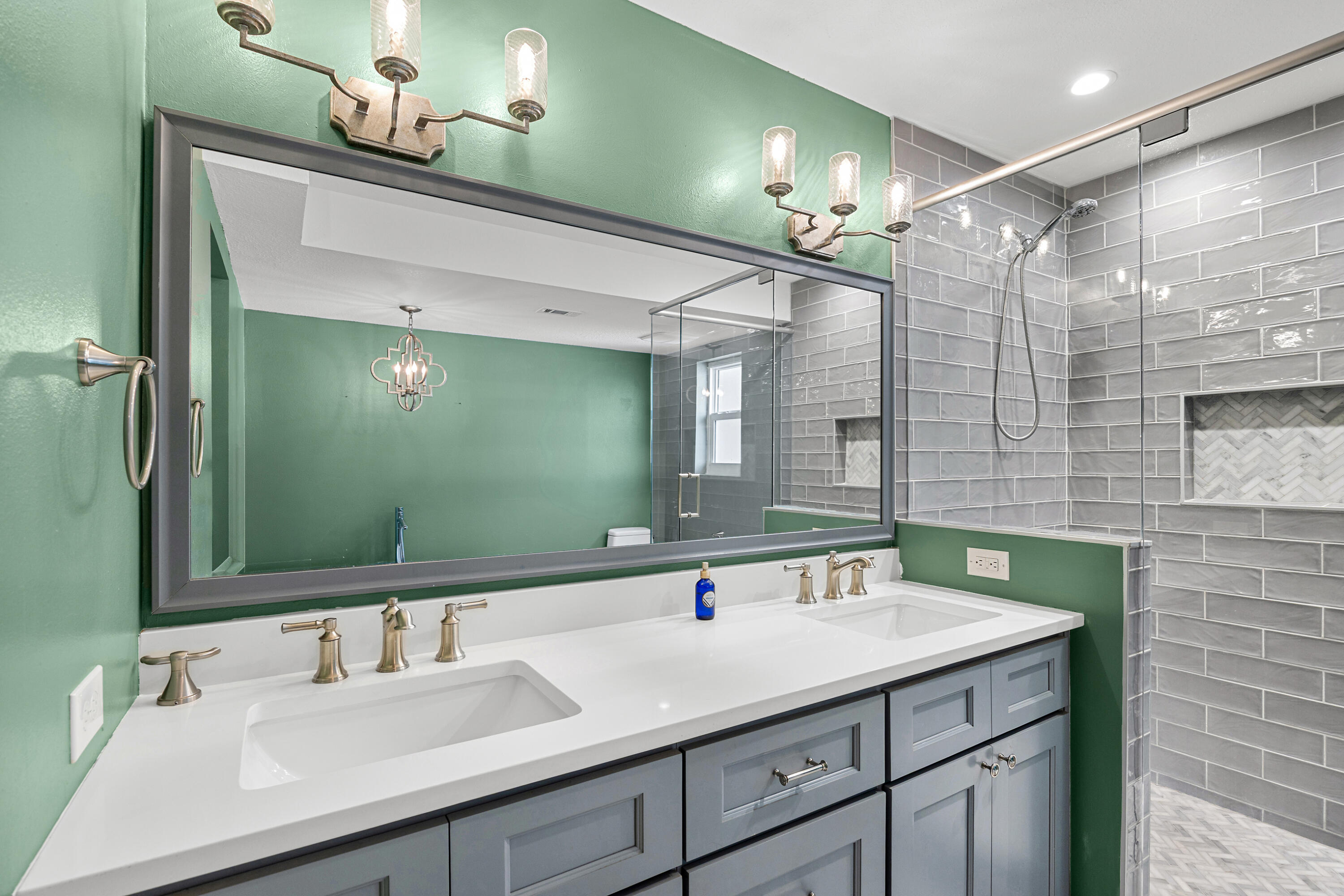 15 NE Wedgewood Lane