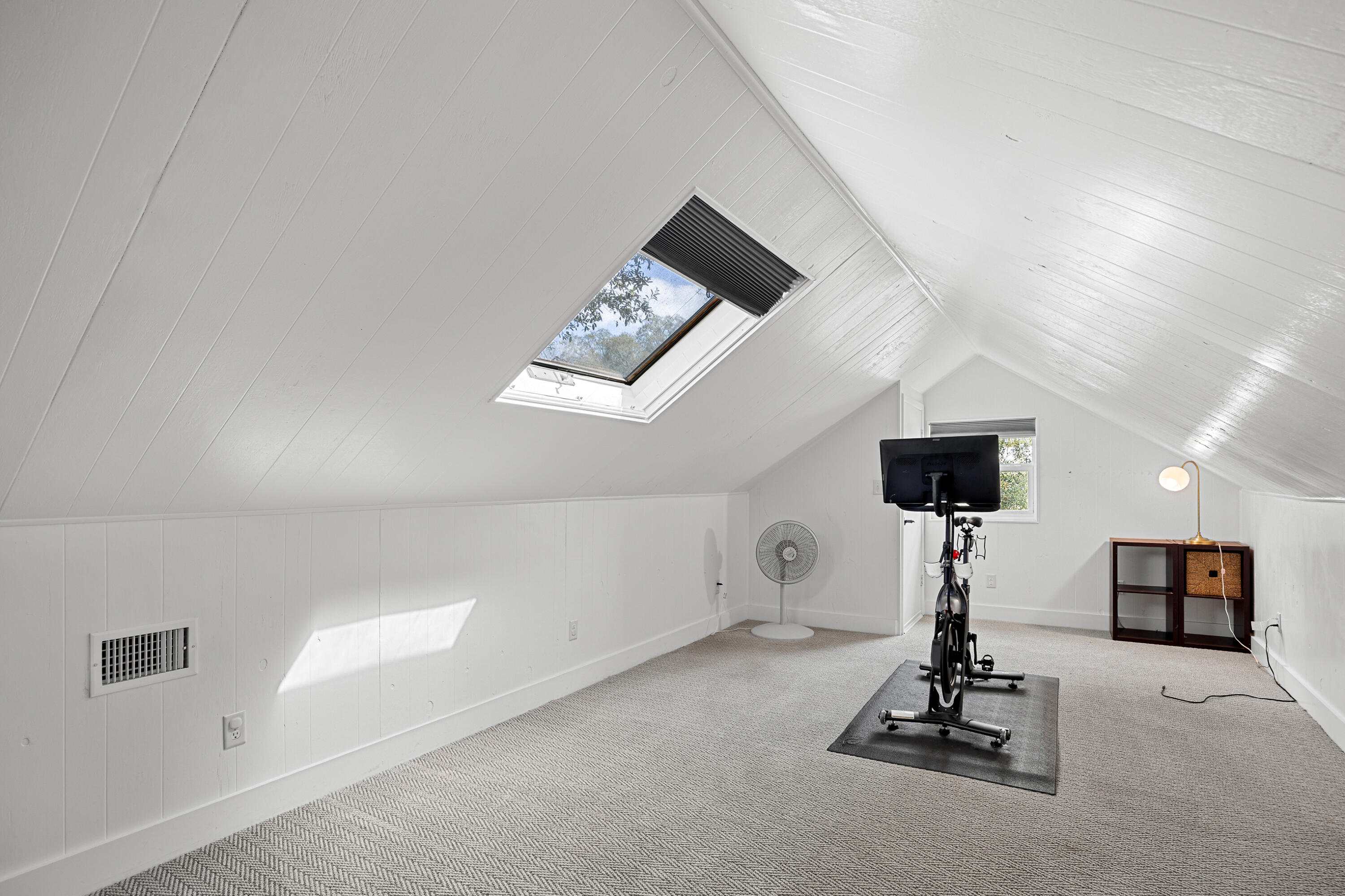 15 NE Wedgewood Lane