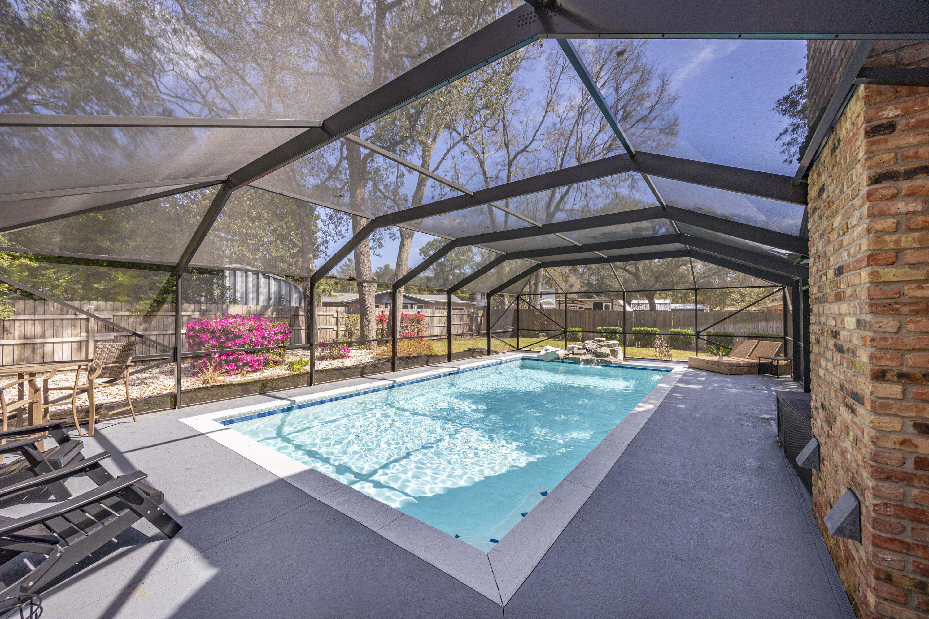 15 NE Wedgewood Lane