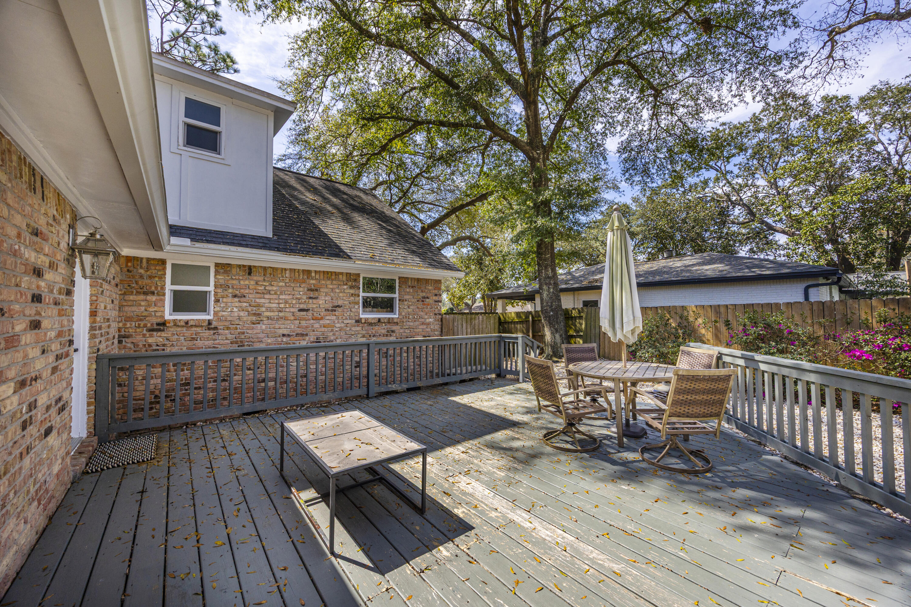 15 NE Wedgewood Lane