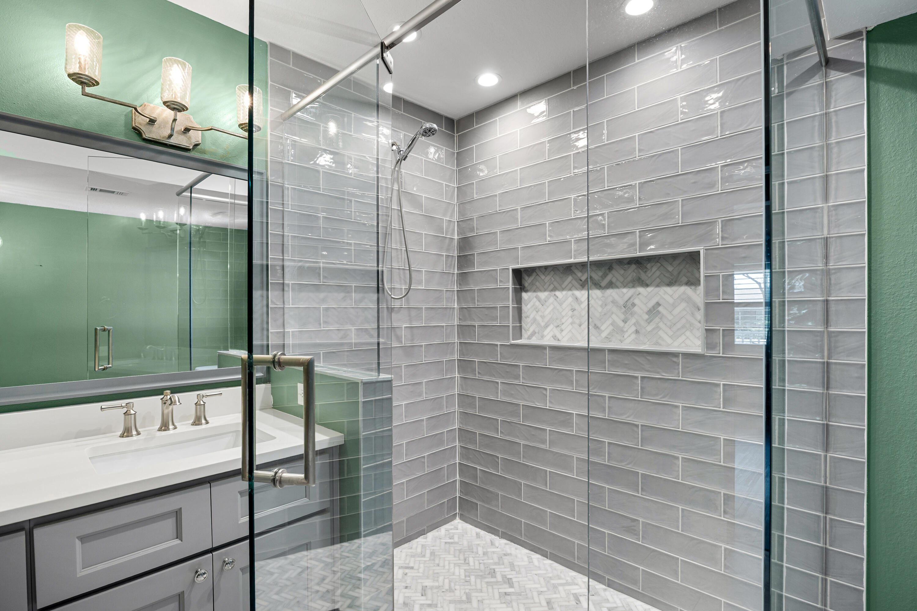 15 NE Wedgewood Lane