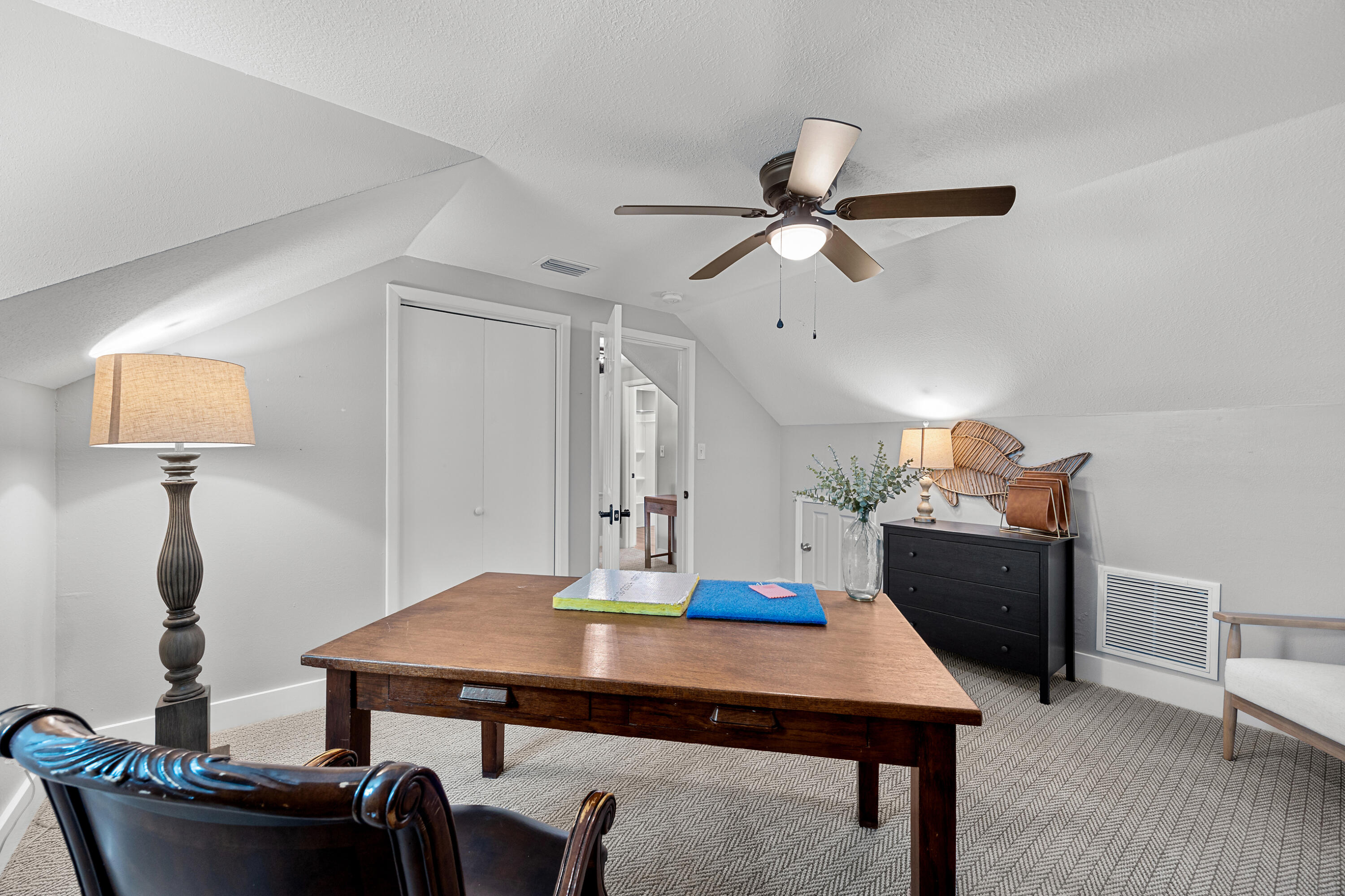 15 NE Wedgewood Lane