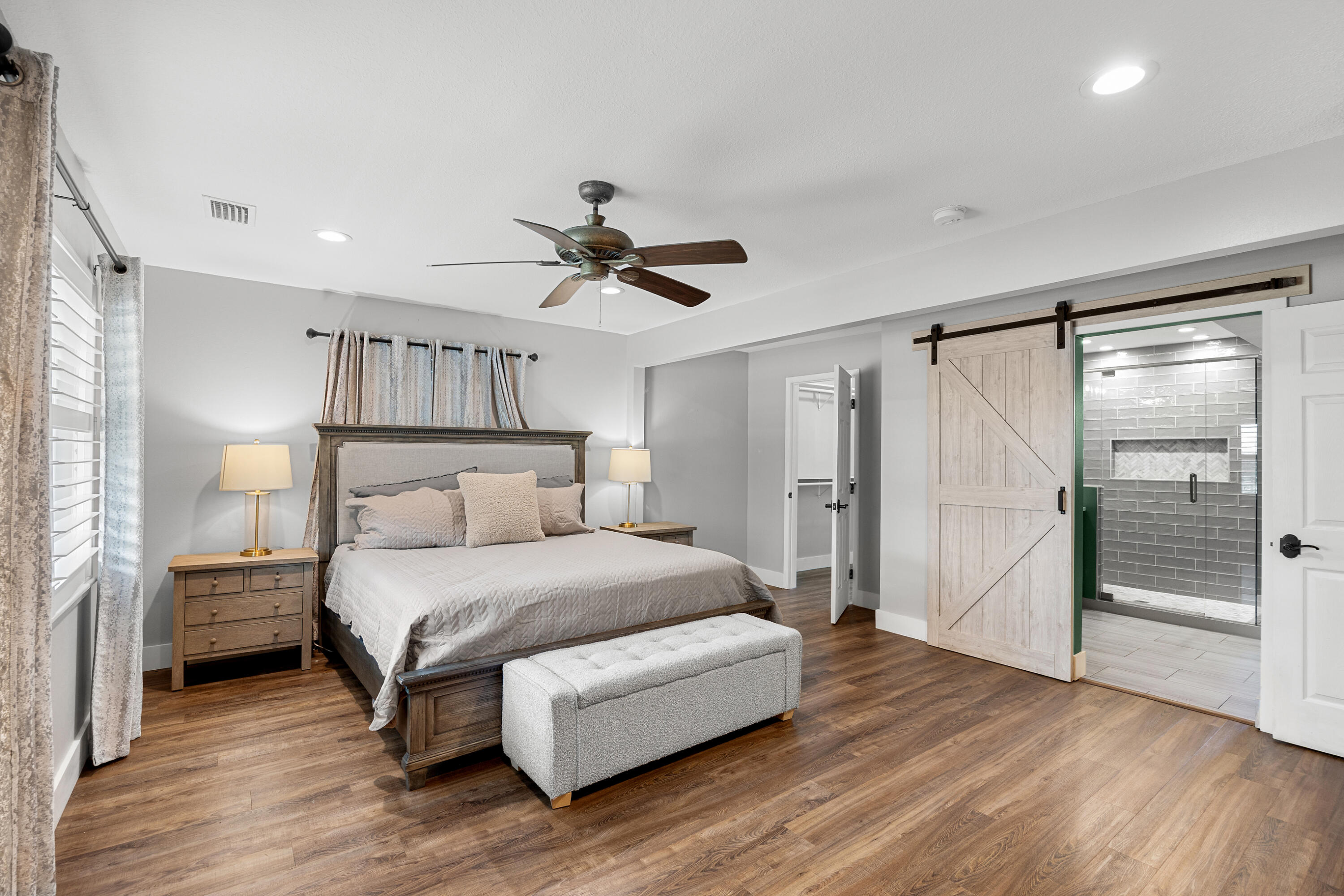 15 NE Wedgewood Lane