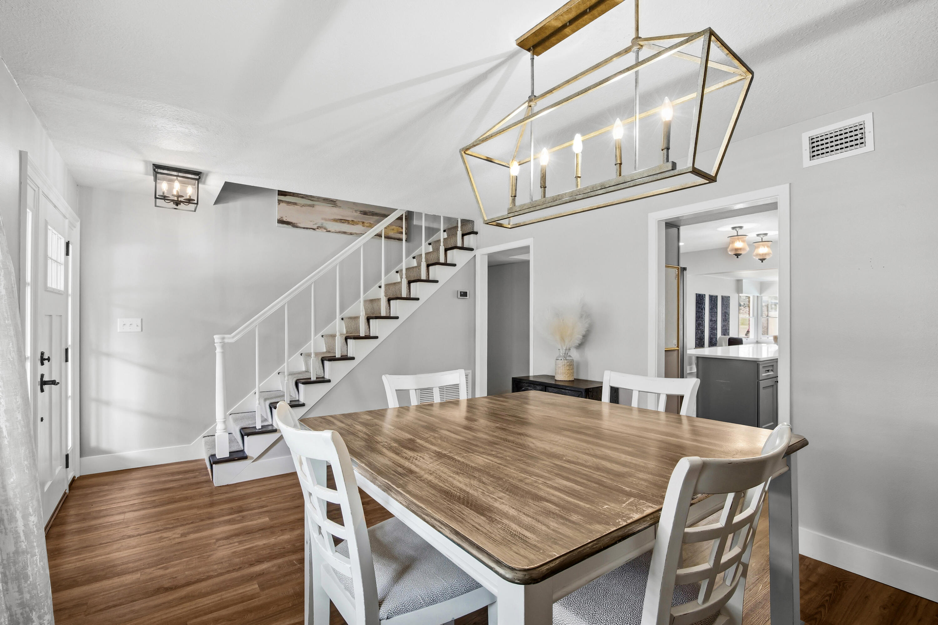 15 NE Wedgewood Lane