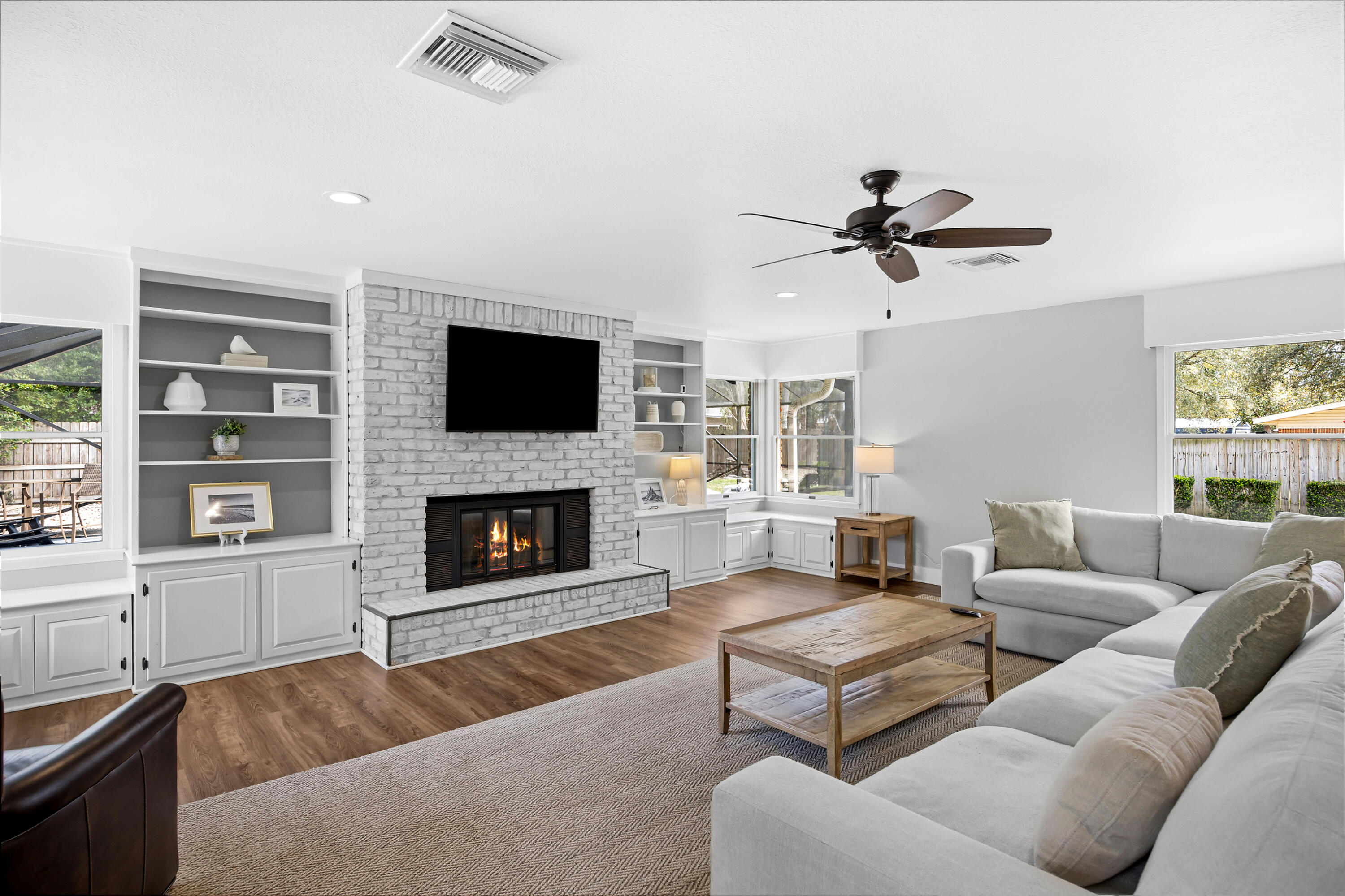 15 NE Wedgewood Lane